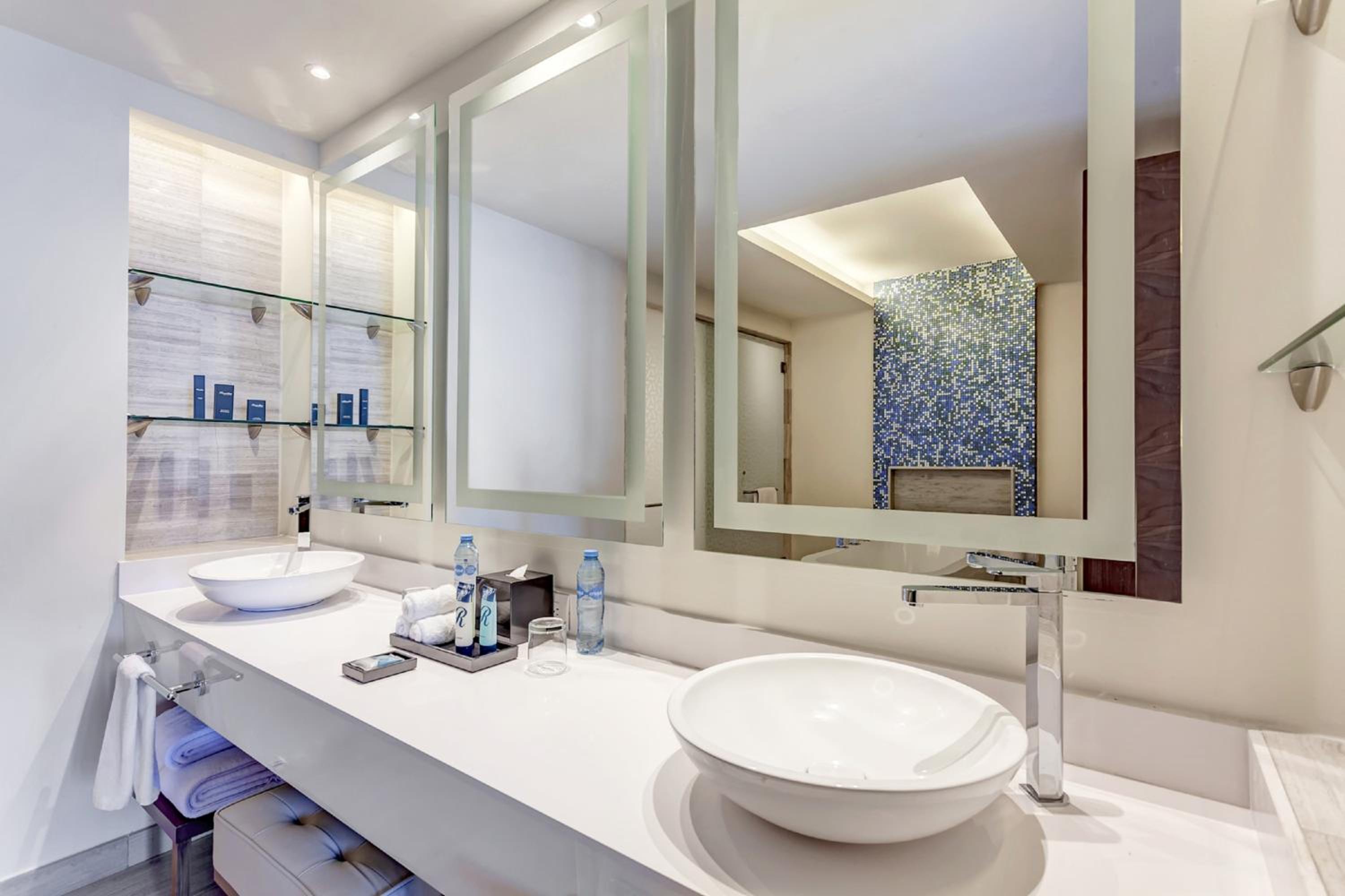 Luxury Junior Suite Ocean Front - Photo 17