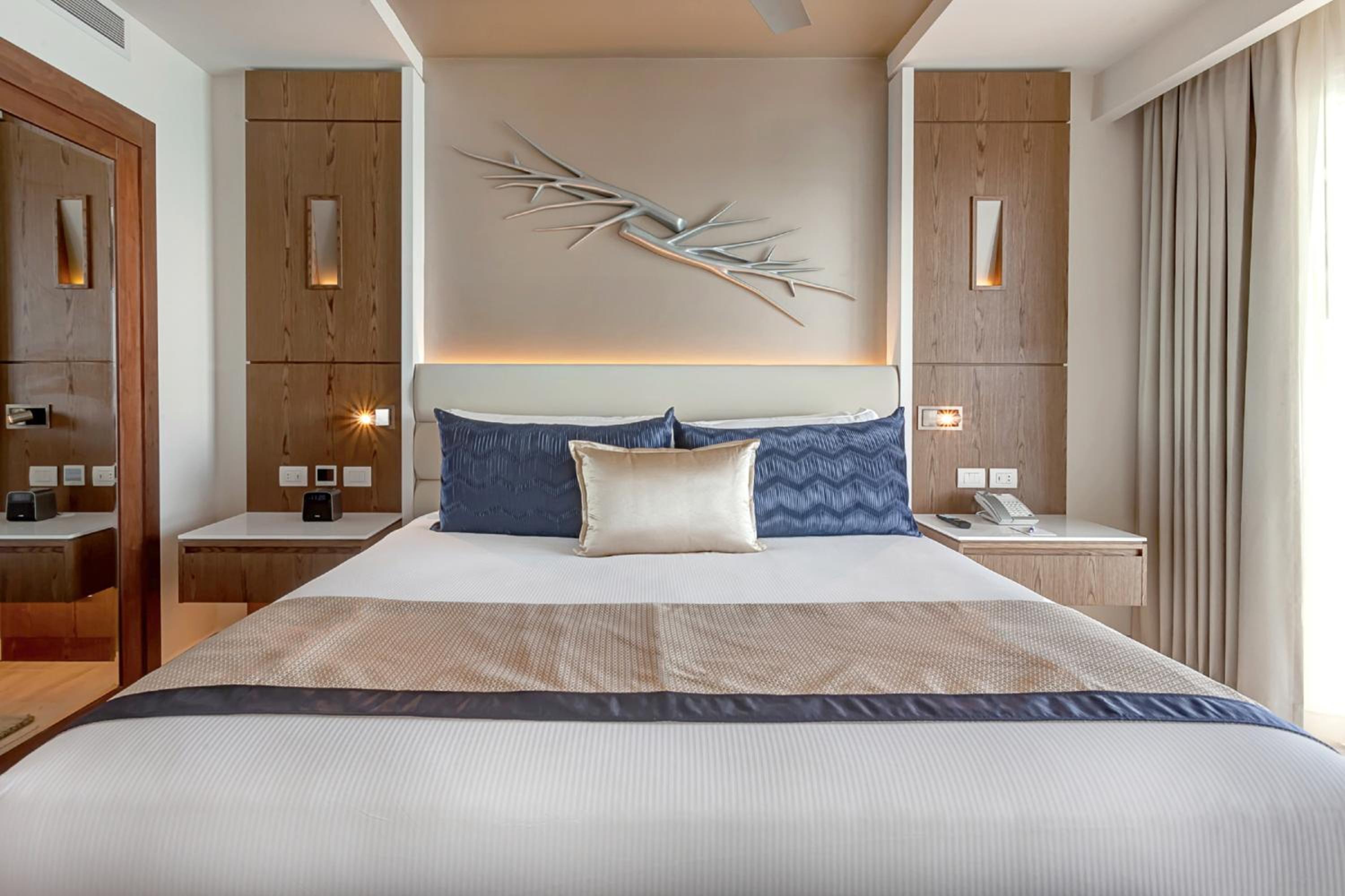 Luxury Junior Suite Ocean Front - Photo 16