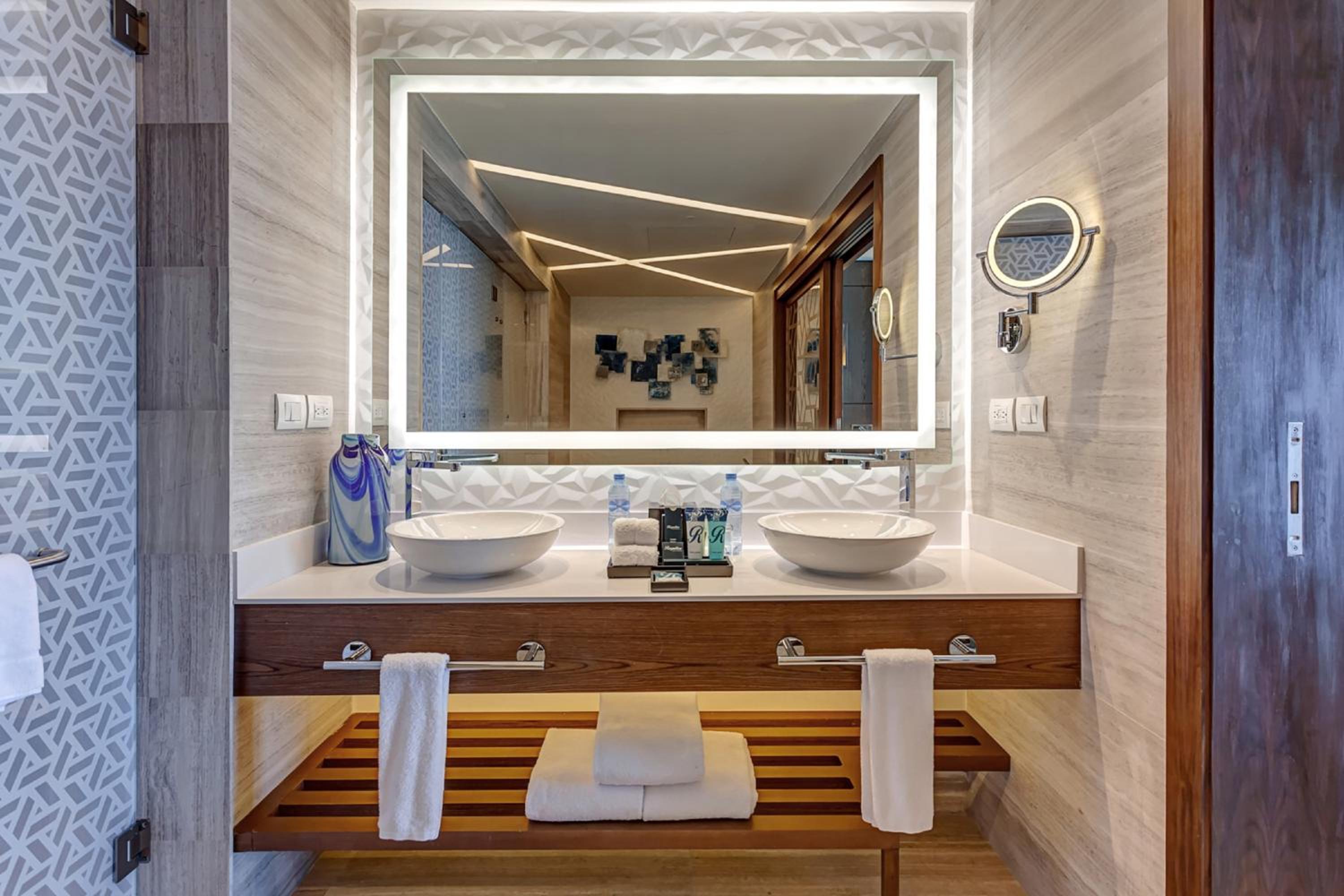 Luxury Chairman's Two Bedroom Suite Ocean Front Diamond Club - Photo 2