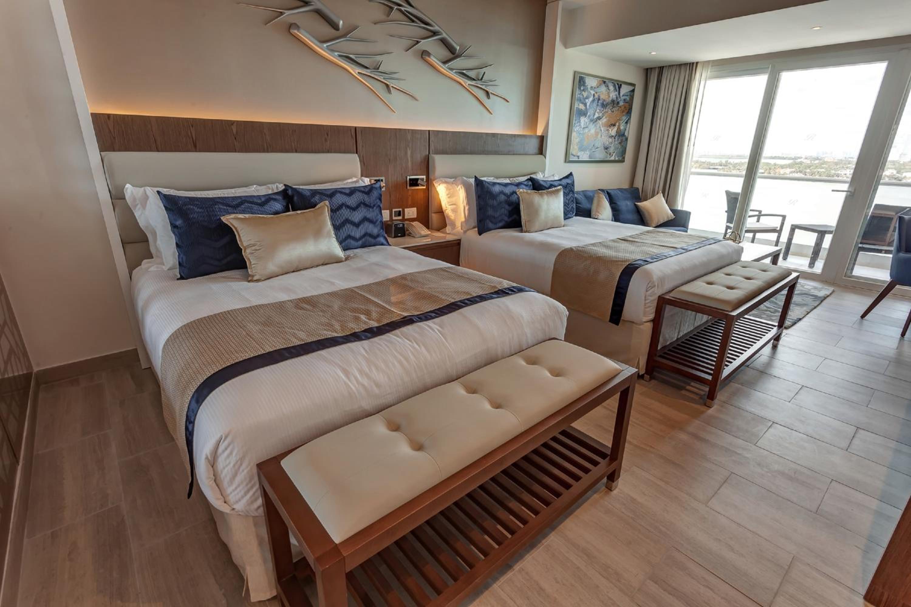Luxury Presidential Two Bedroom Sunset View Suite Diamond Club thumbnail 6