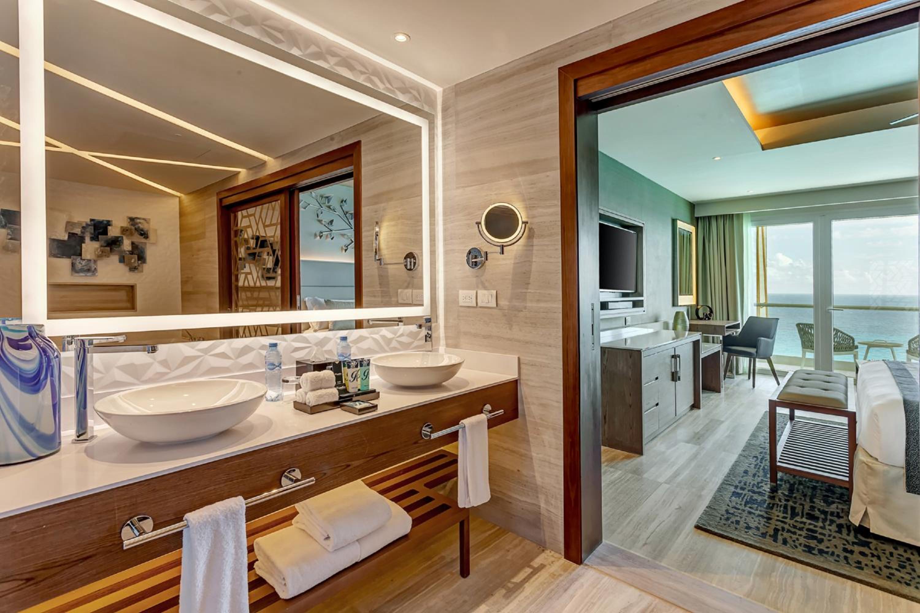Luxury Chairman's Two Bedroom Suite Ocean Front Diamond Club - Photo 25