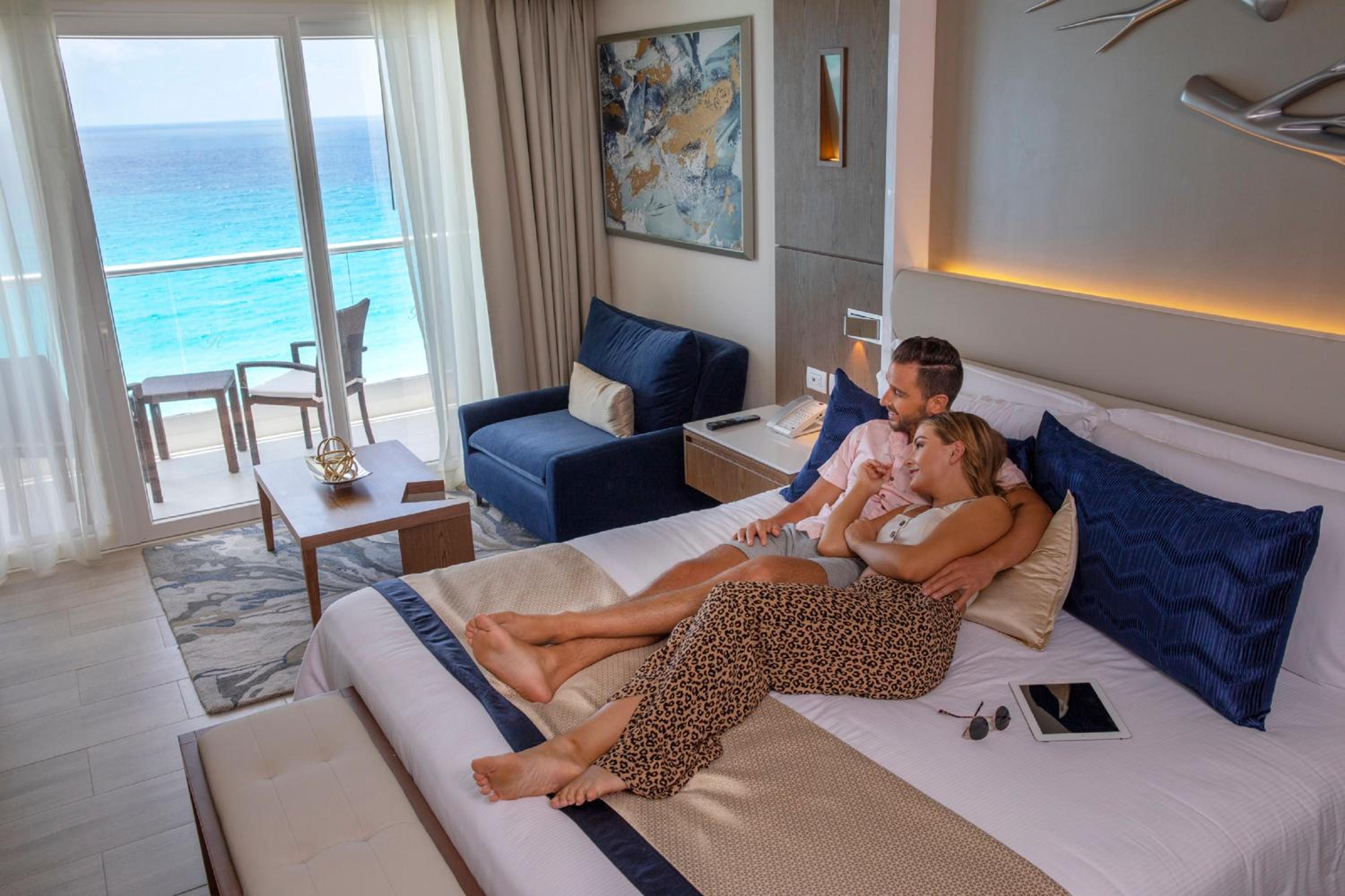 Luxury Presidential Ocean Front One Bedroom Suite Diamond Club
