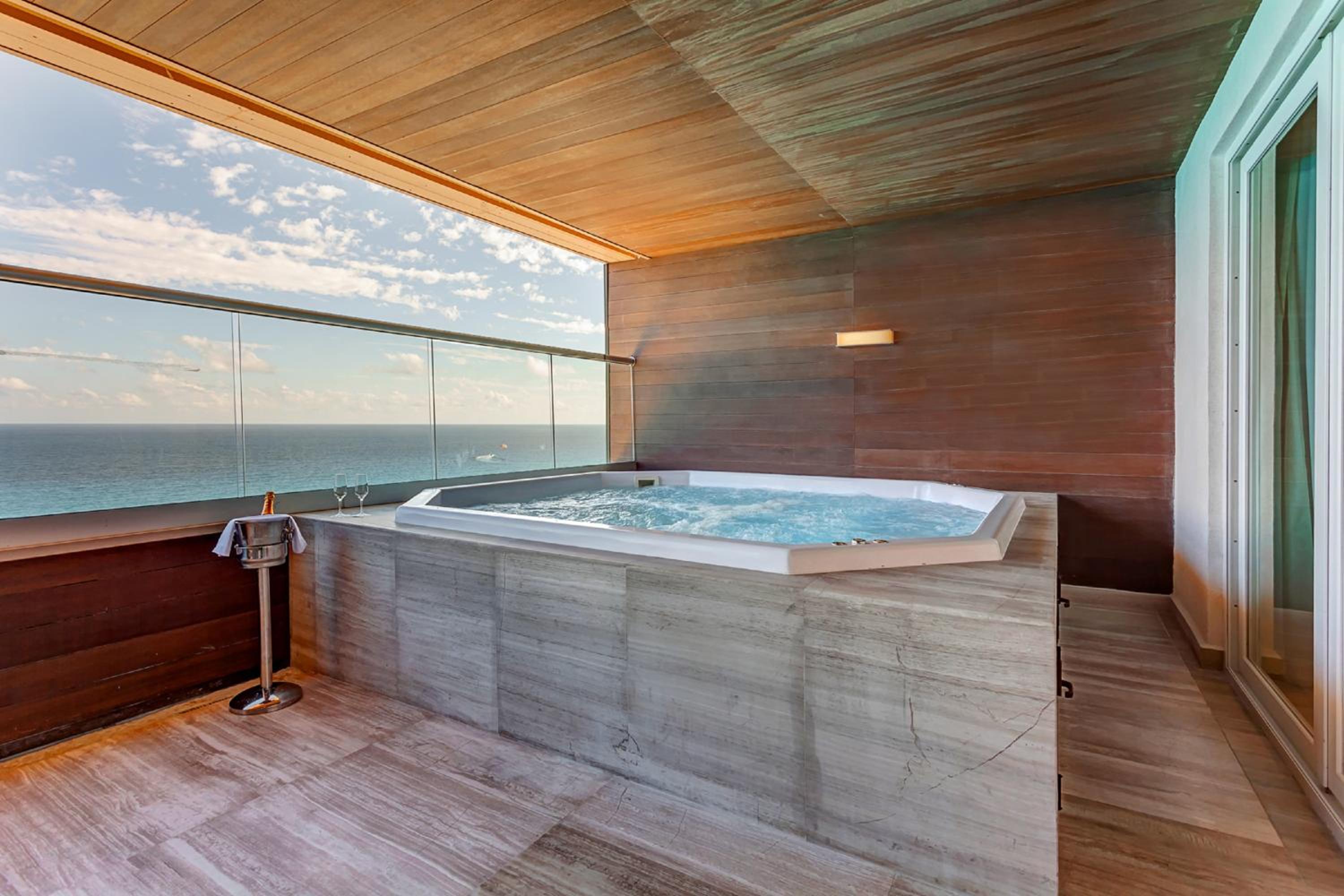 Luxury Chairman's Two Bedroom Suite Ocean Front Diamond Club - Photo 23