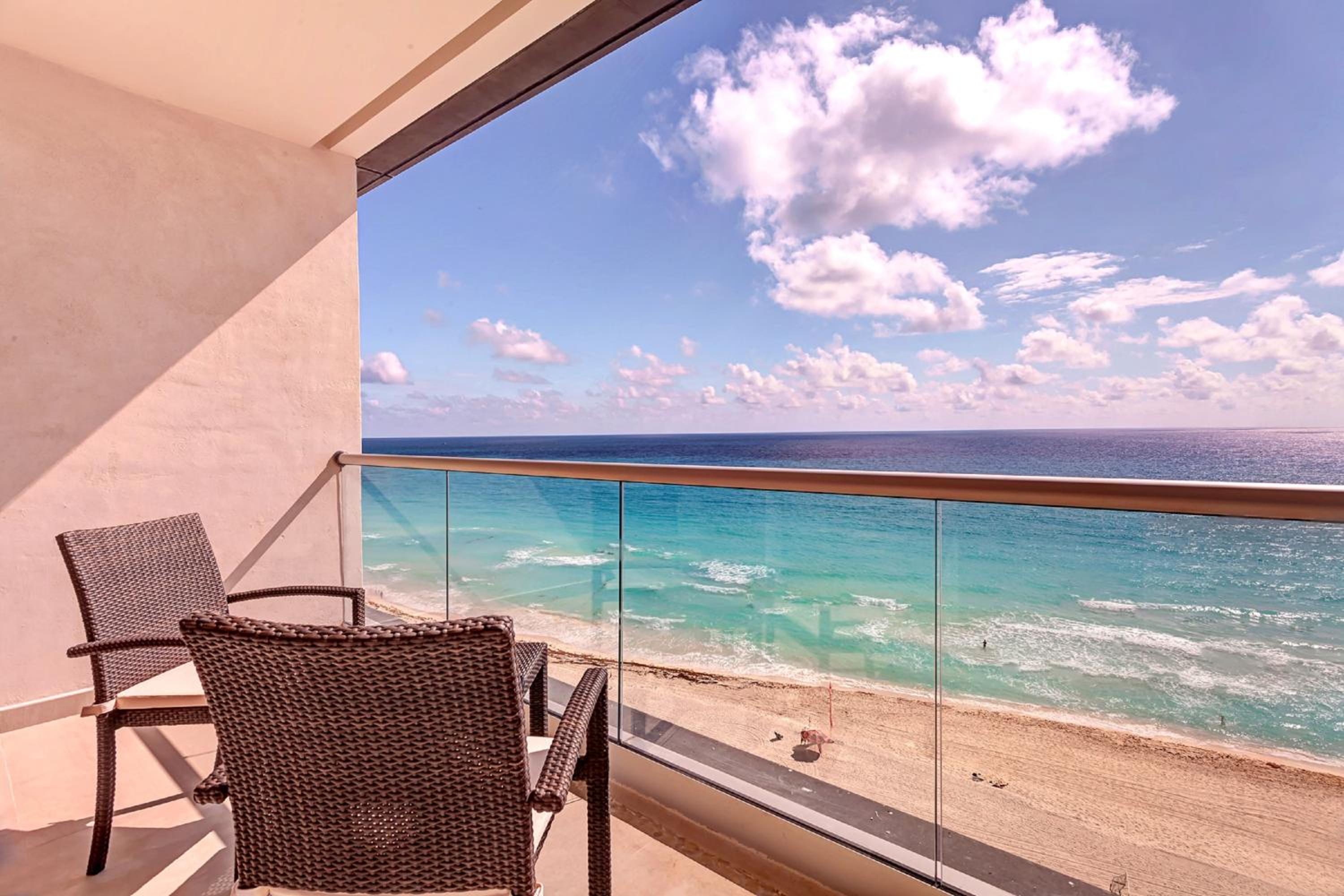 Luxury Junior Suite Ocean Front - Photo 11