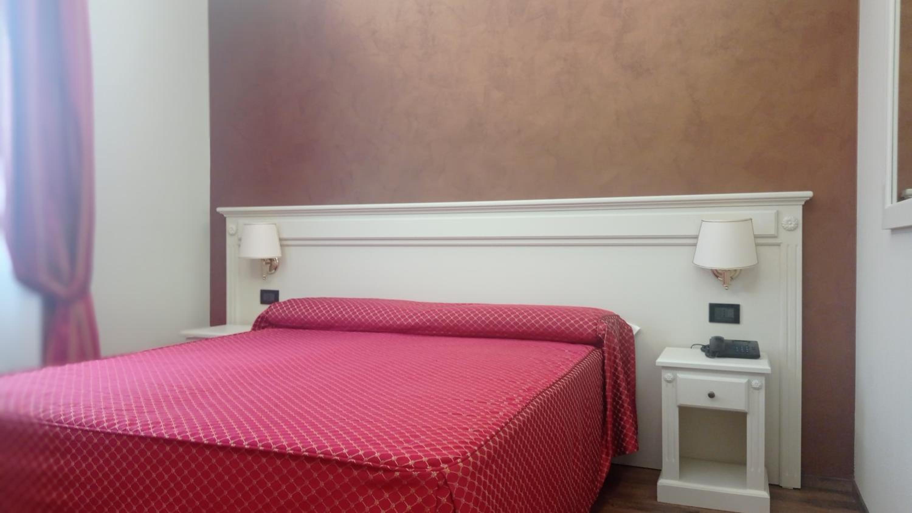 Double Room - Photo 29