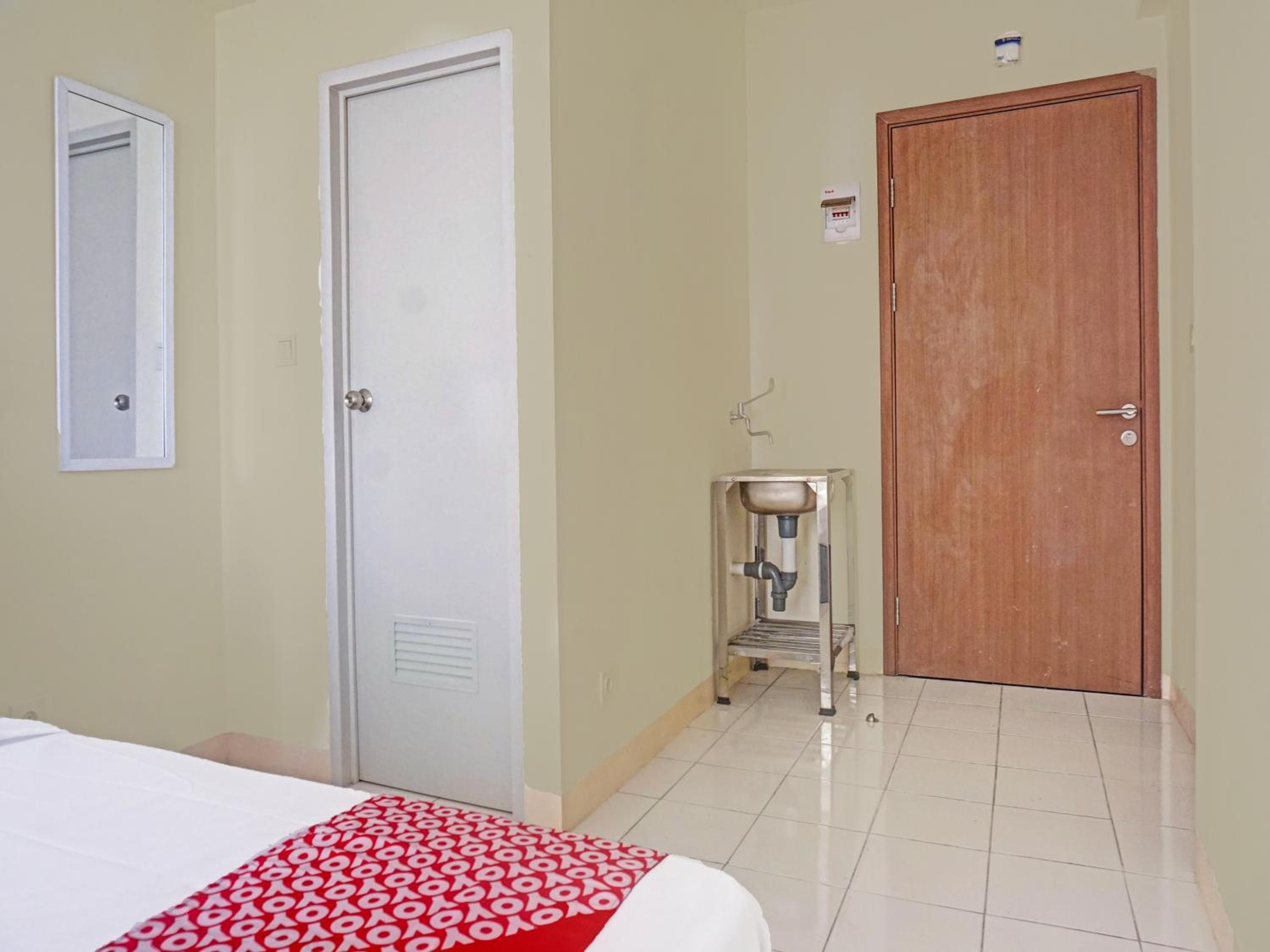 Standard Double Room - Photo 11
