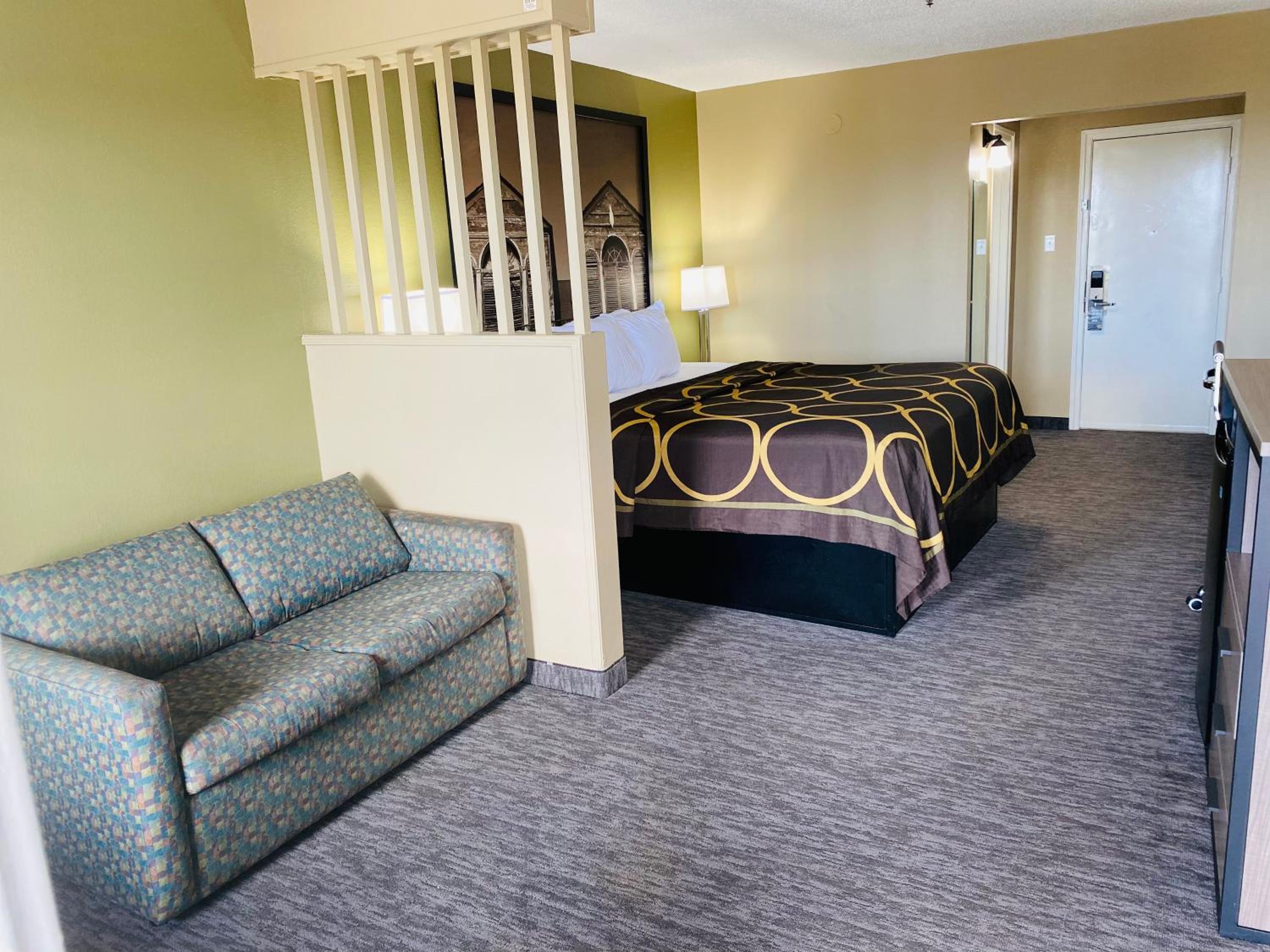 Deluxe King Room - Non-Smoking - Photo 1