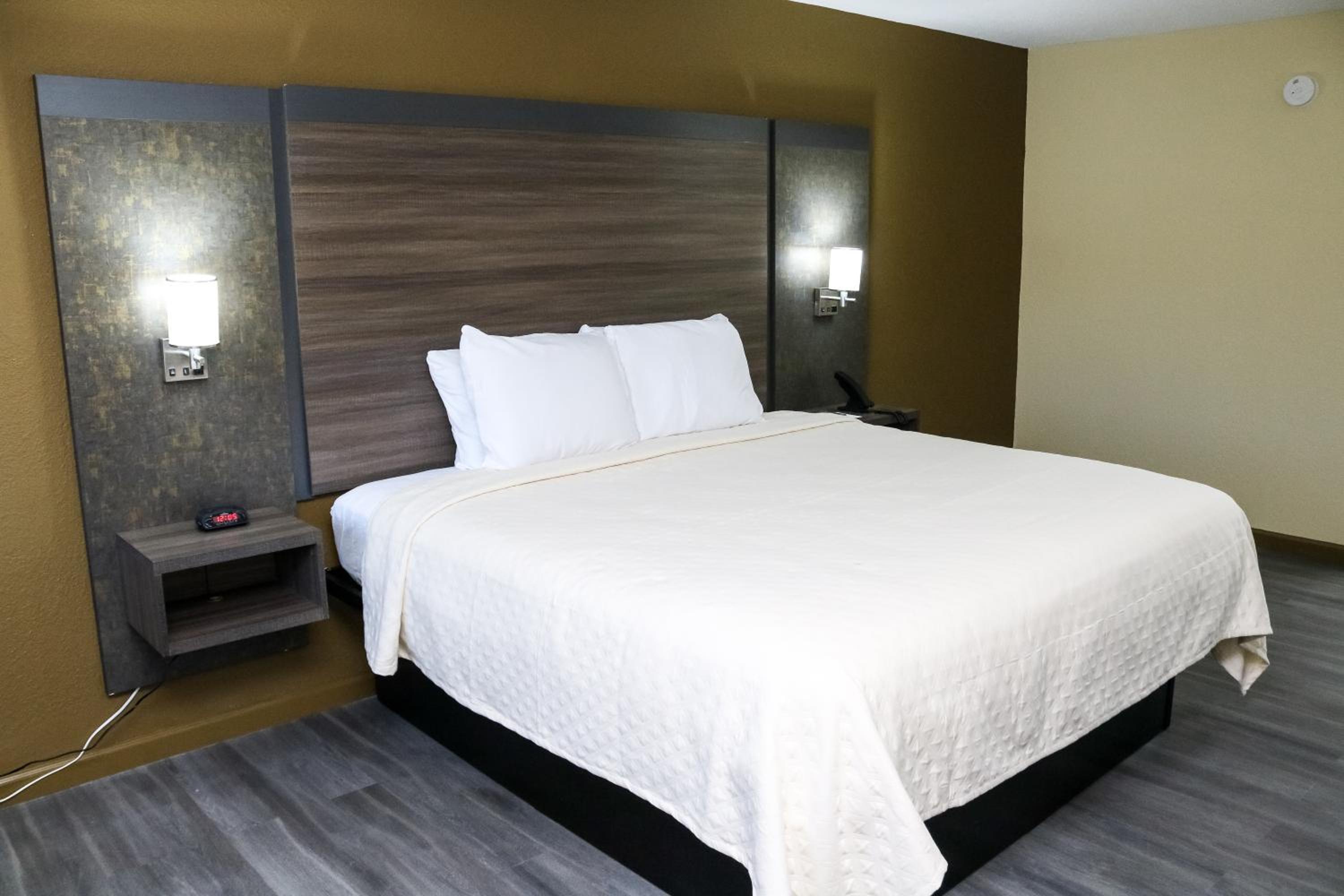 Standard King Room - Non Smoking - Photo 7