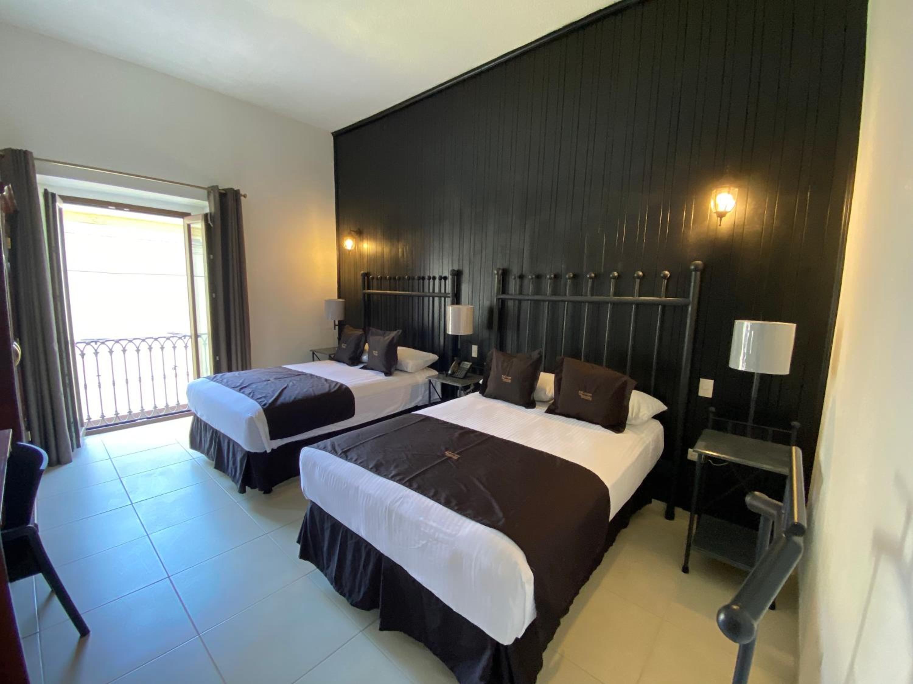 Superior Twin Room with City View - Photo 1