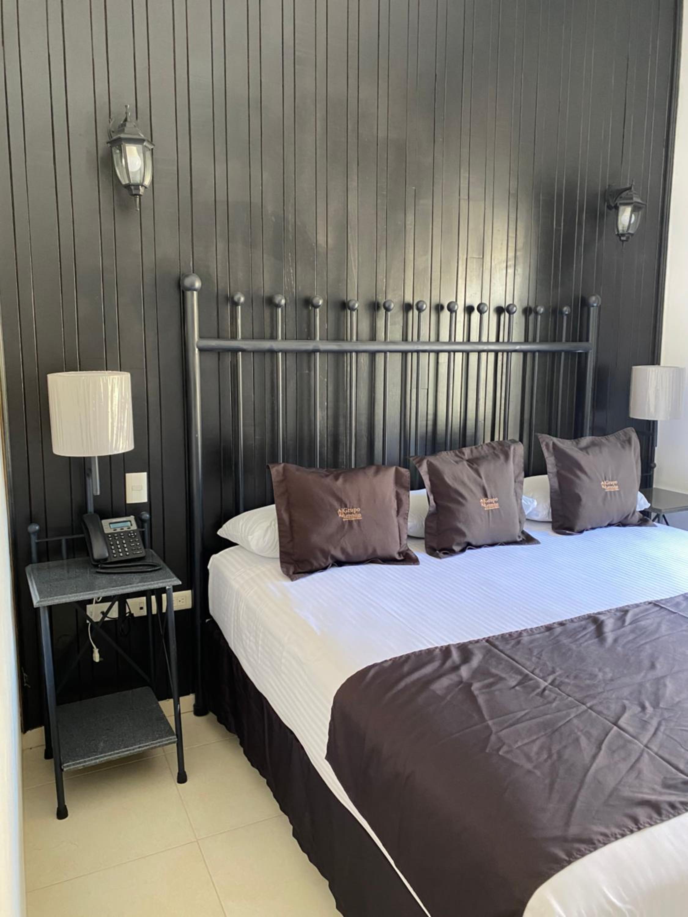 King Room with Balcony - Photo 1