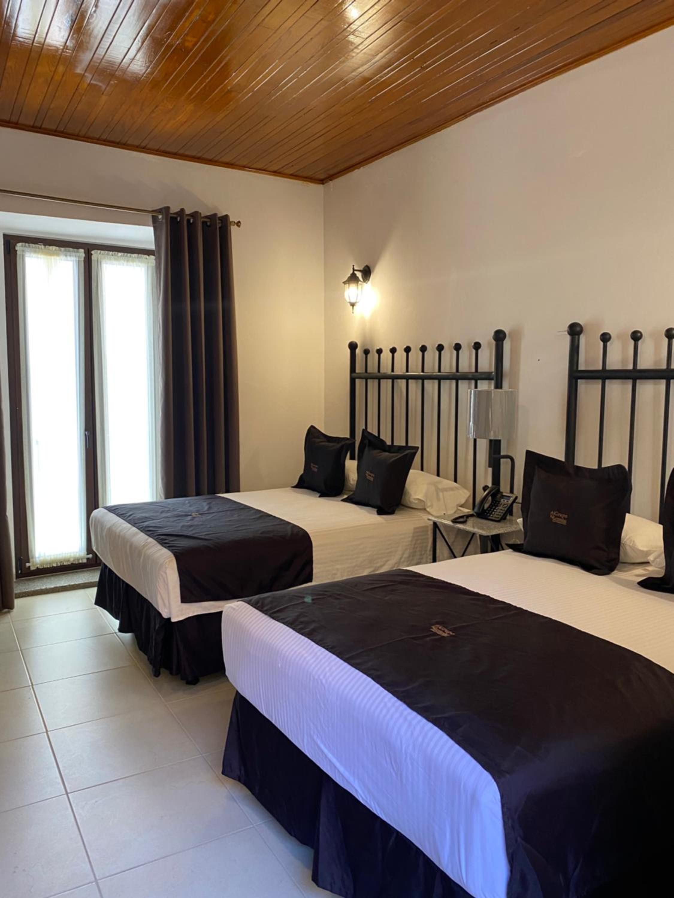 Twin Room with View - Photo 1