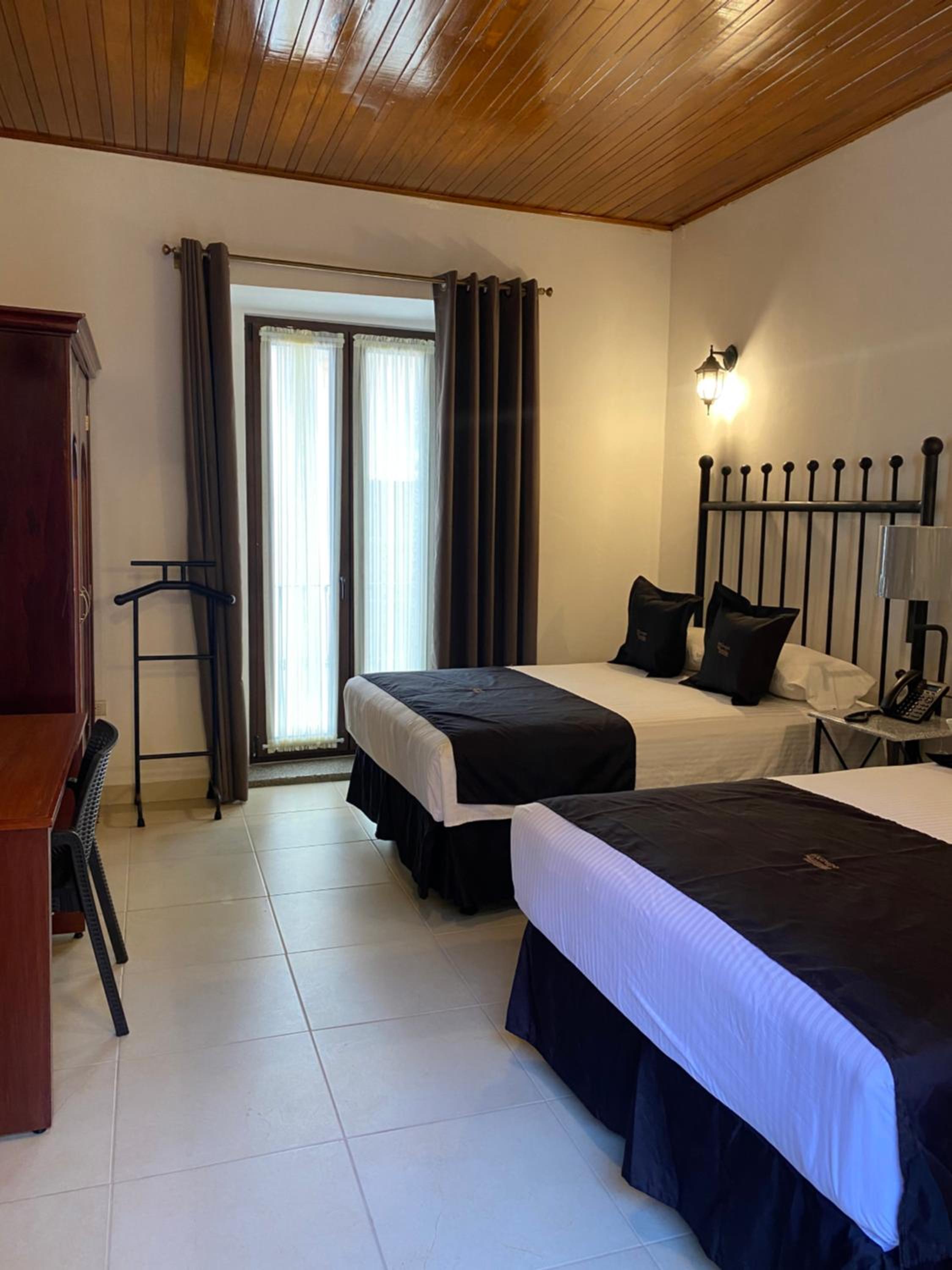 Twin Room with View - Photo 4