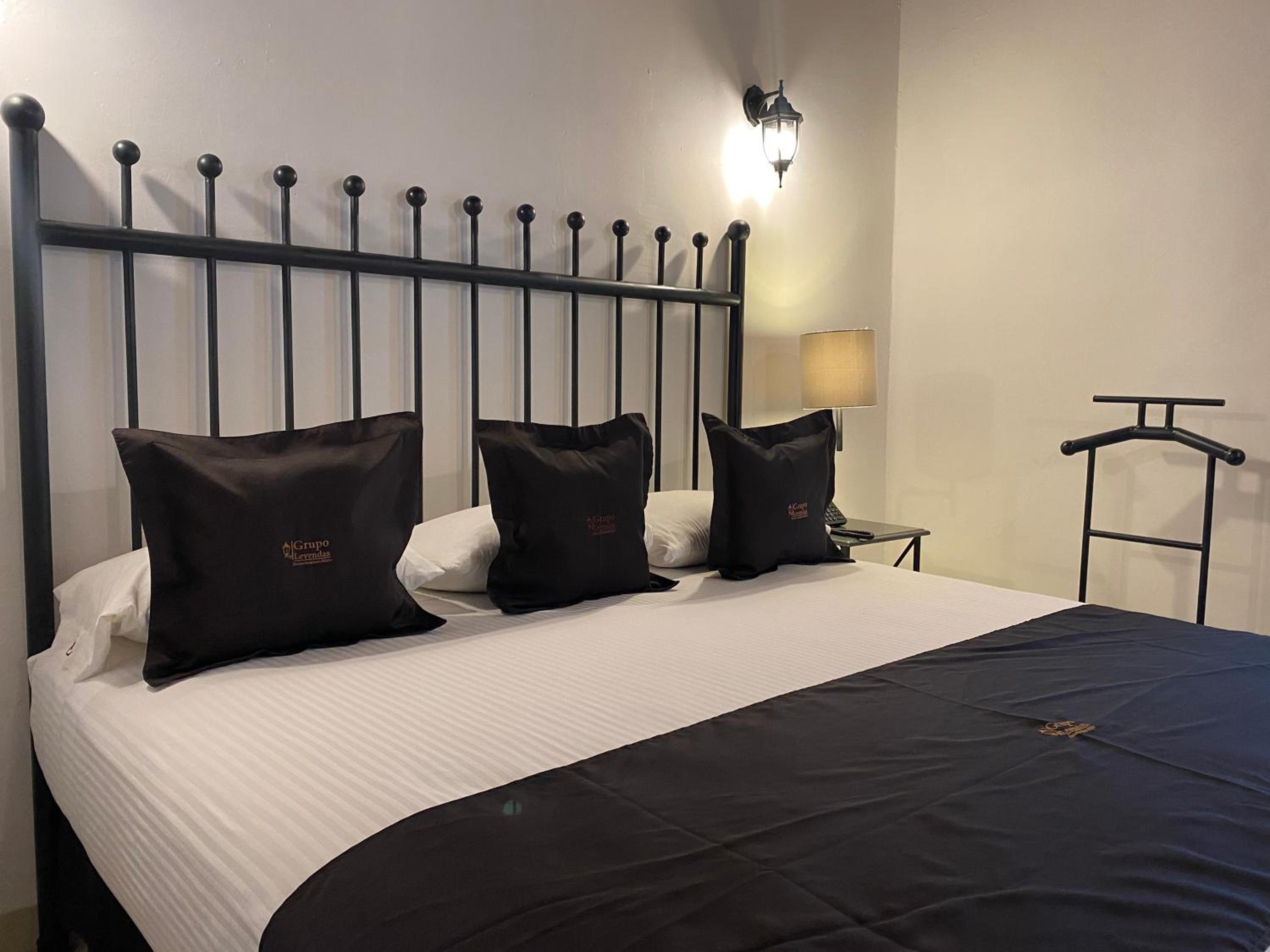 Queen Room with Balcony photo 2