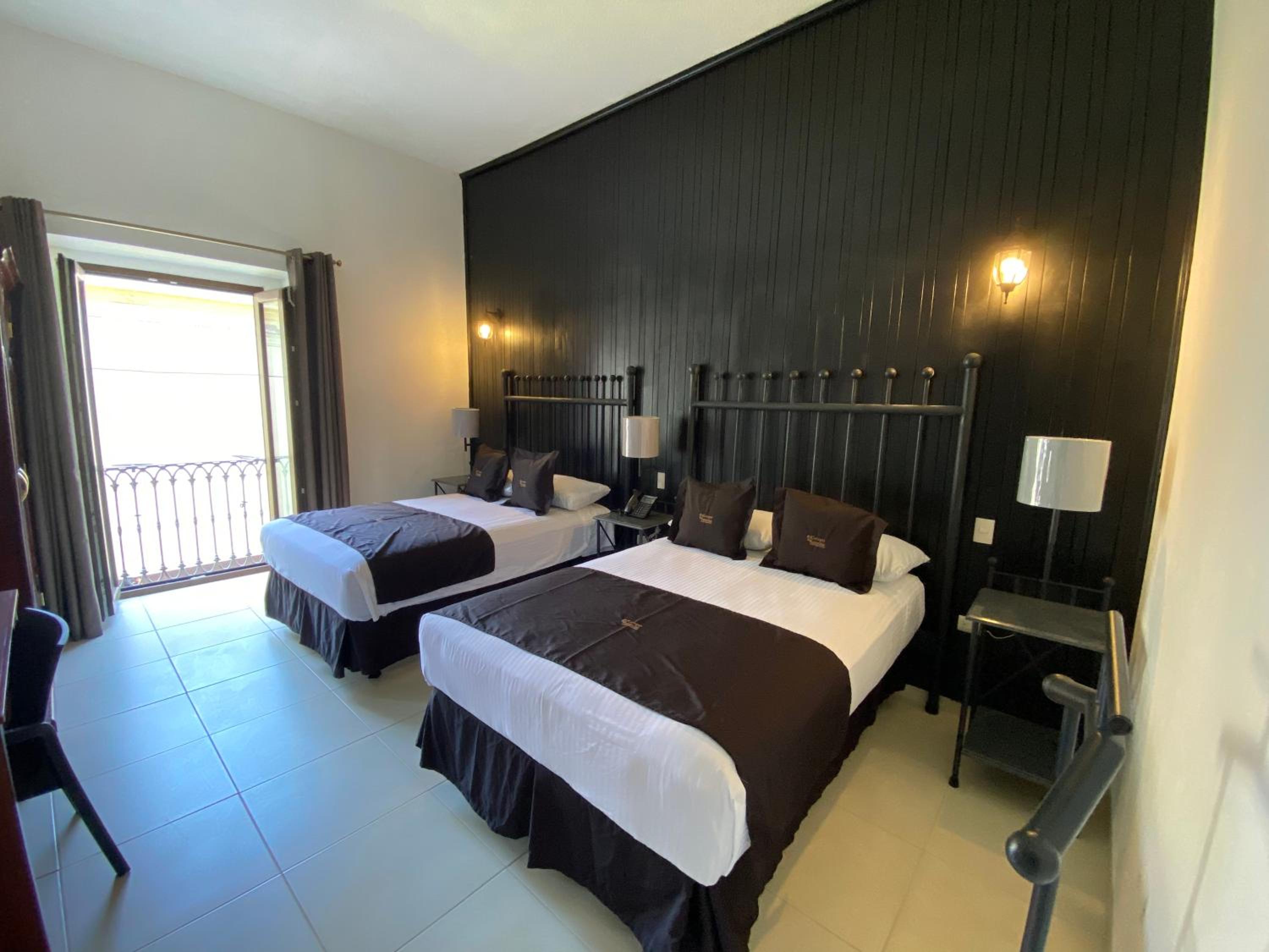 Superior Twin Room with City View - Photo 2