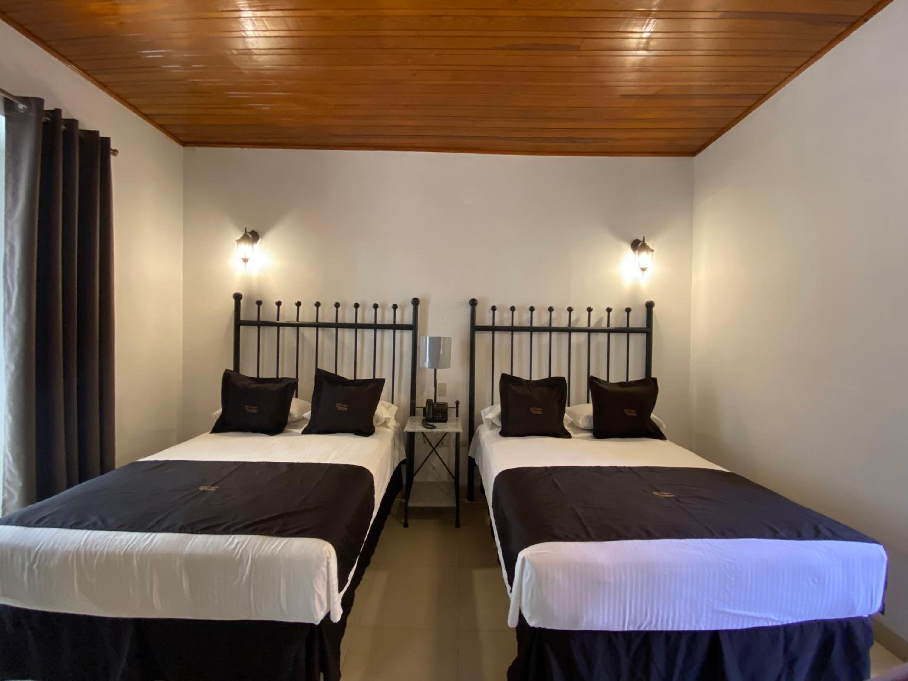 Twin Room with View - Photo 2