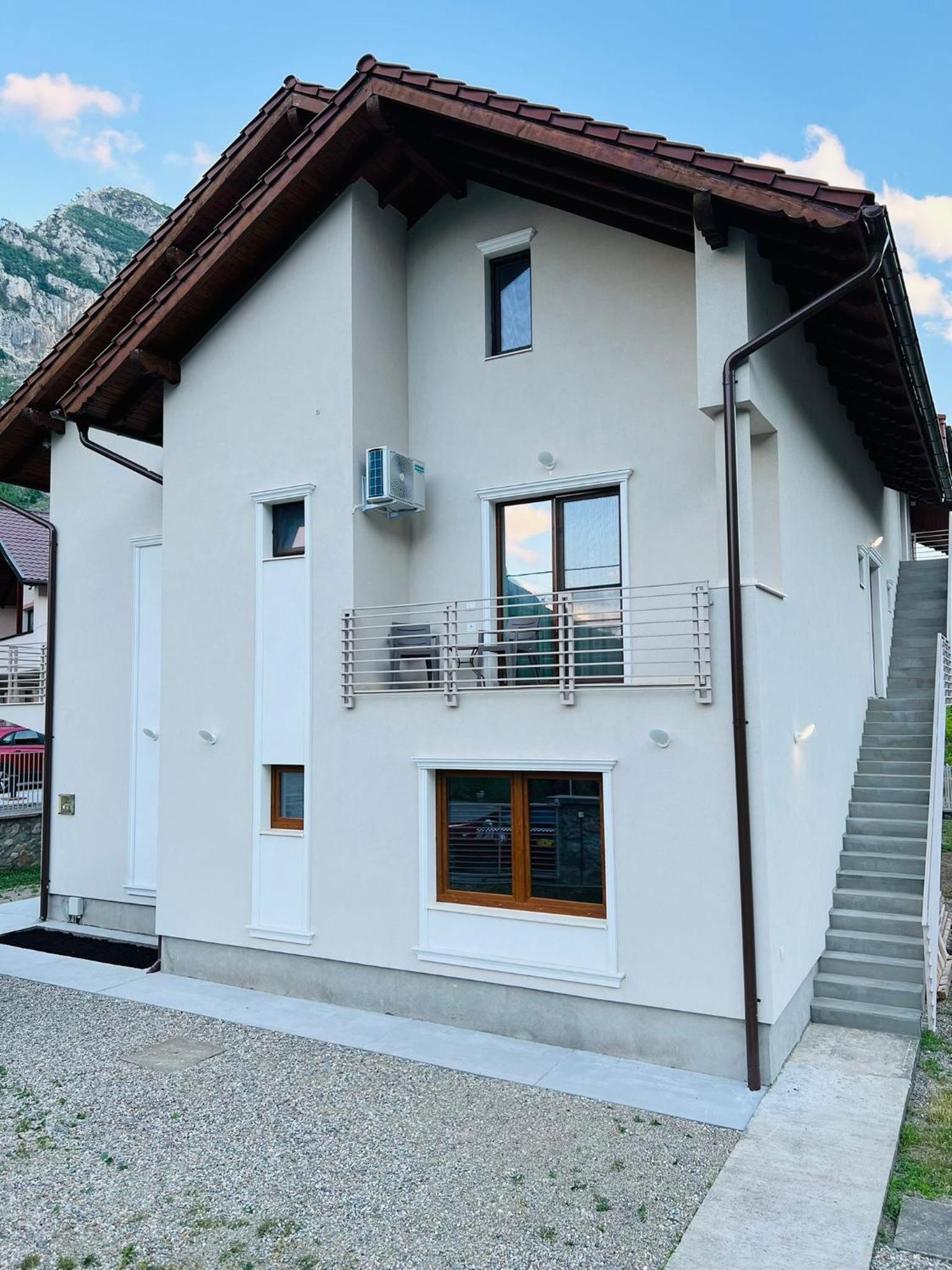Double Room with Mountain View - Photo 3