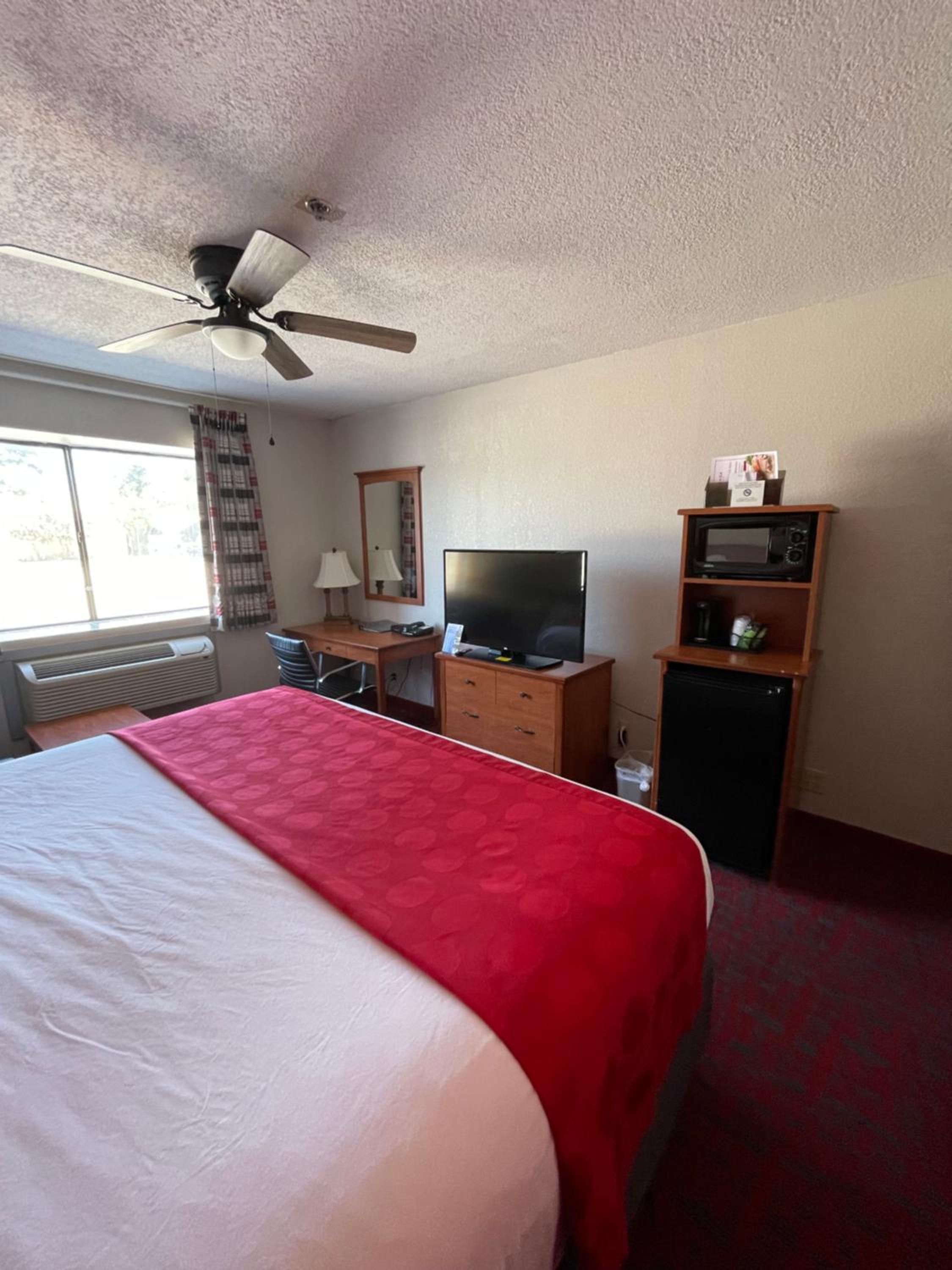 King Room- Non-Smoking - Photo 2