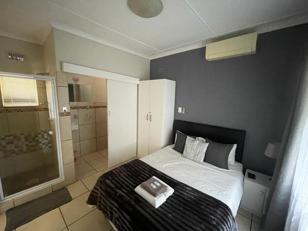 One-Bedroom Apartment - Photo 8
