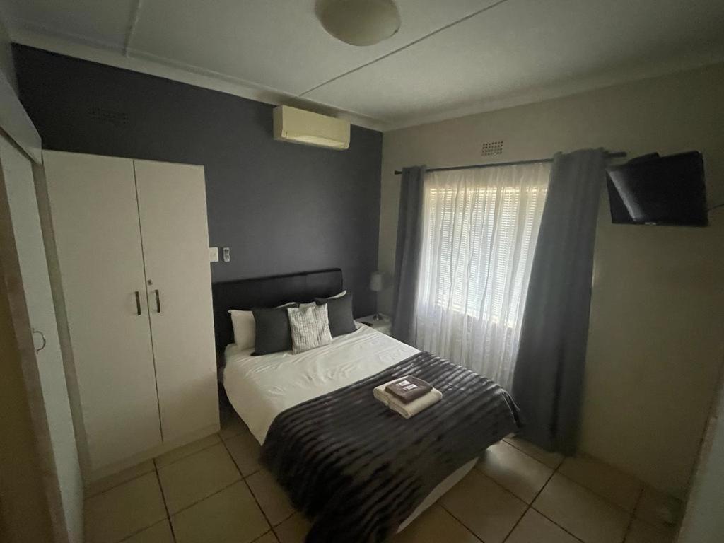 One-Bedroom Apartment - Photo 7
