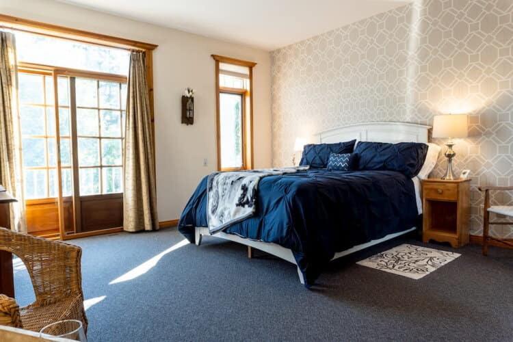 Queen Room photo 1