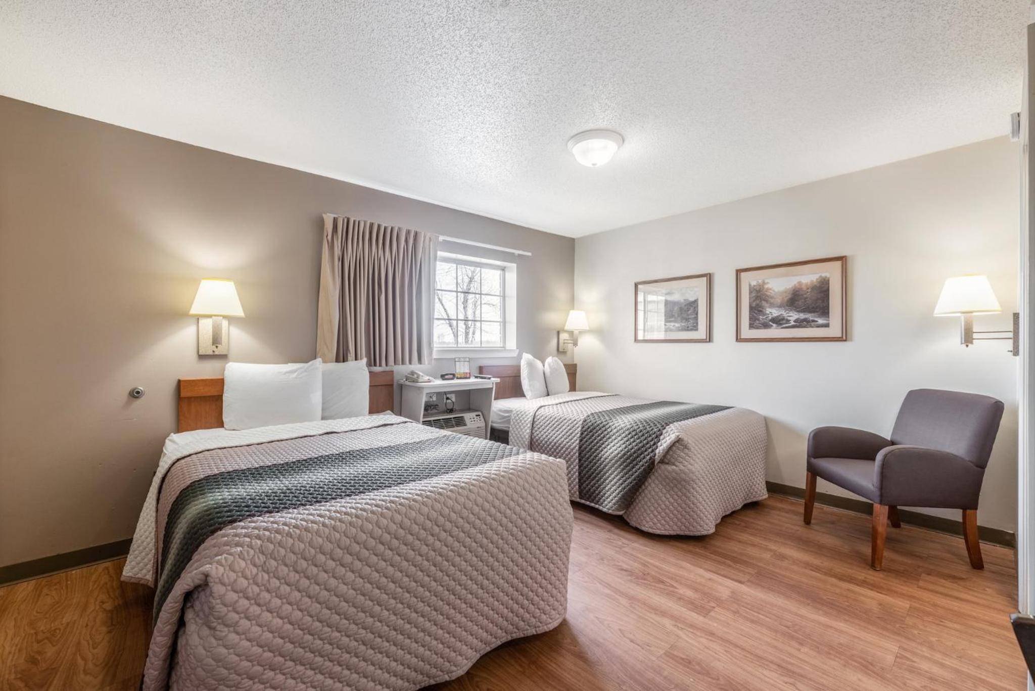 Studio Room with Two Double Beds Disability Access Non-Smoking   photo 1