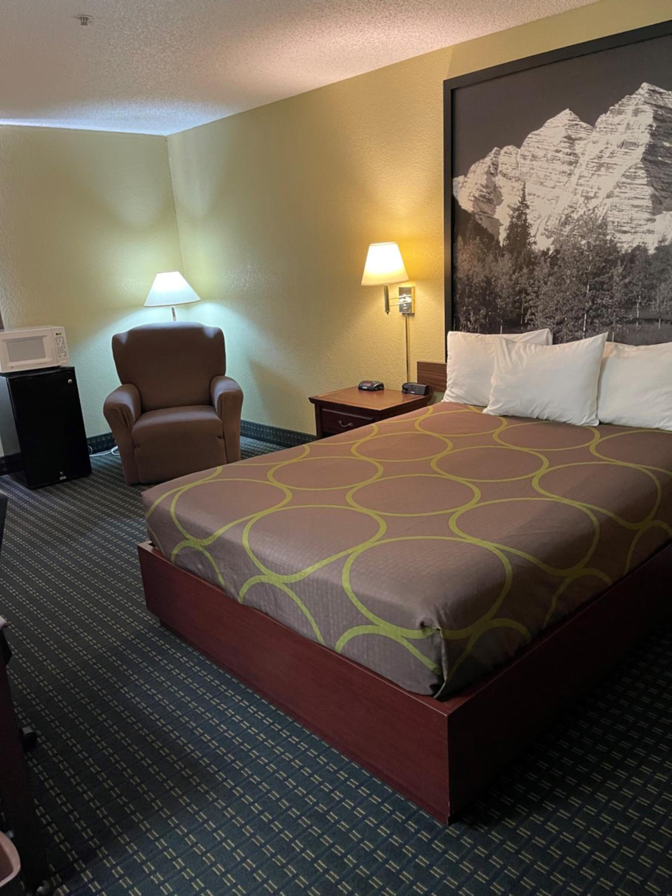 Queen Room - Non-Smoking - Photo 1