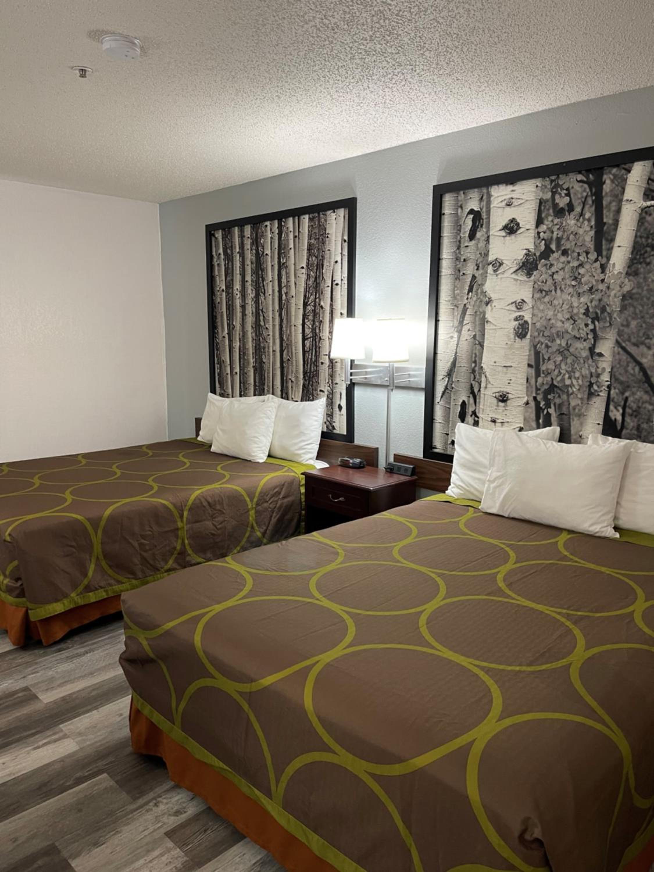 Queen Room with Two Queen Beds - Non-Smoking - Photo 1