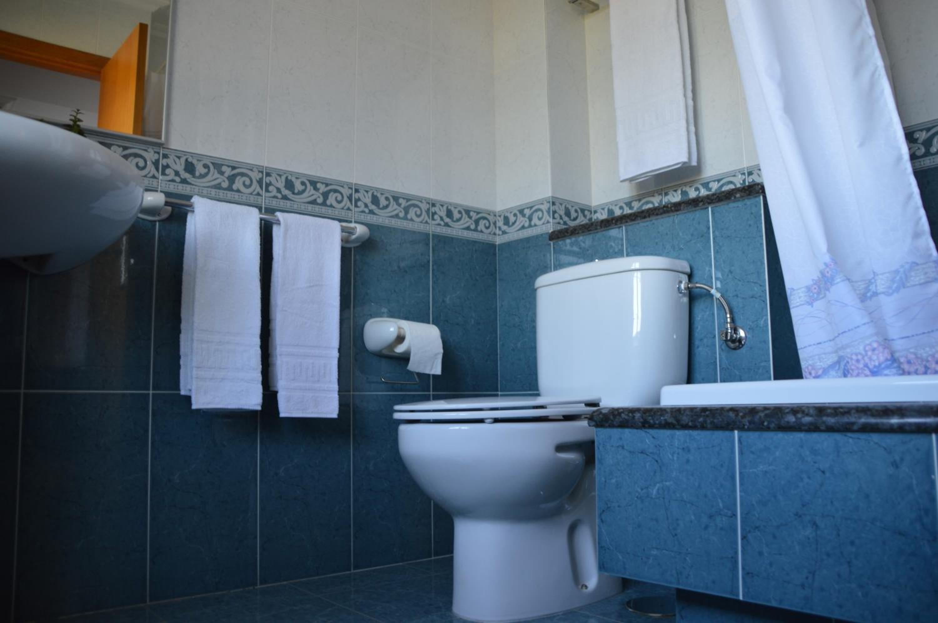 Twin Room with Private Bathroom photo 3