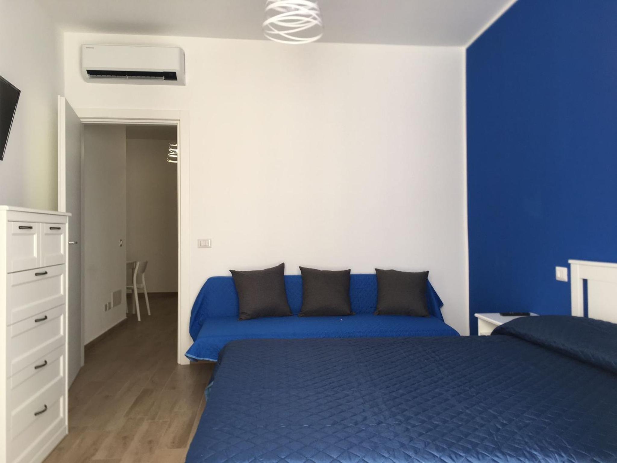 One-Bedroom Apartment - Photo 3