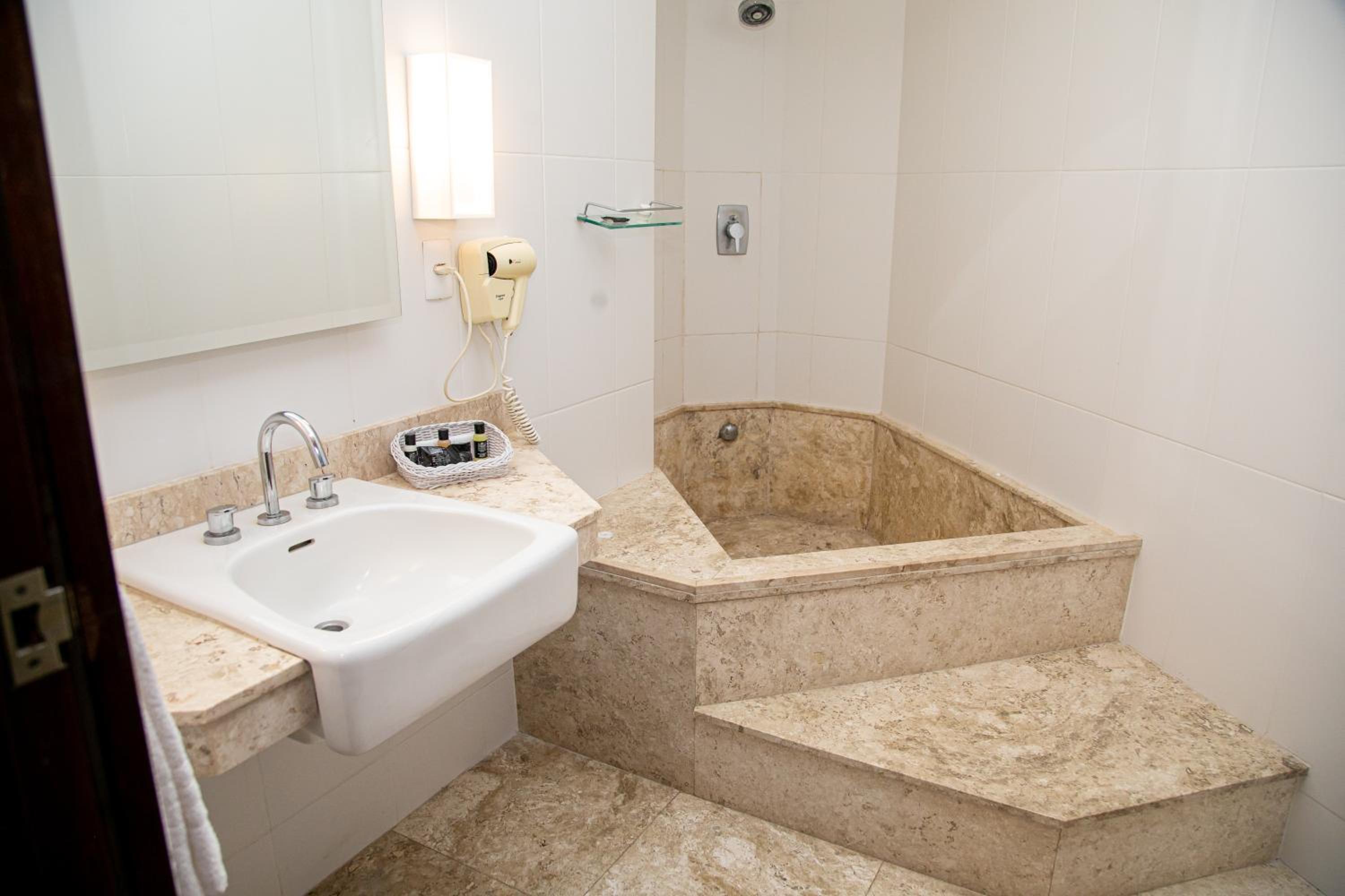 Suite with Double Bed - Photo 8
