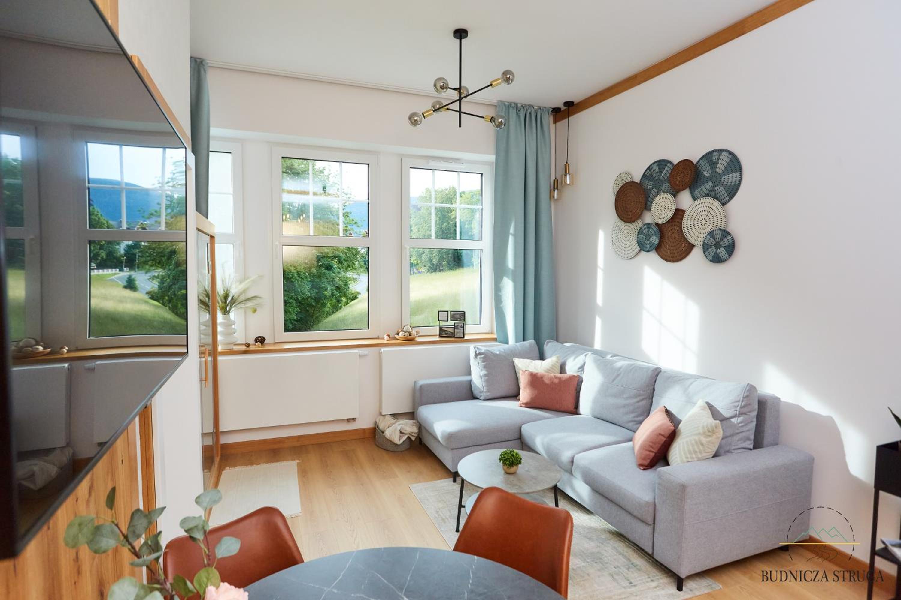 One-Bedroom Apartment - Photo 3