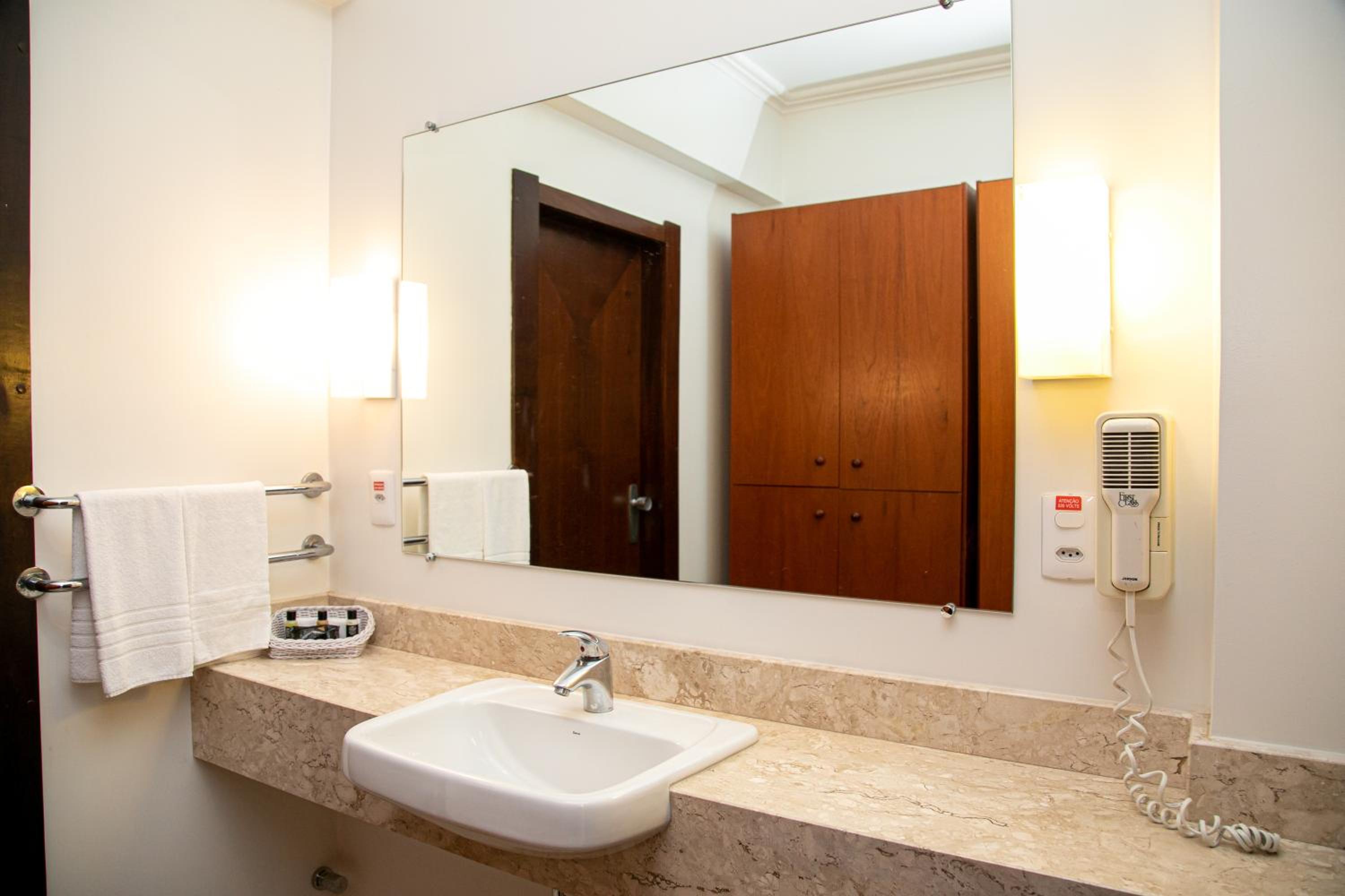 Suite with Double Bed - Photo 13