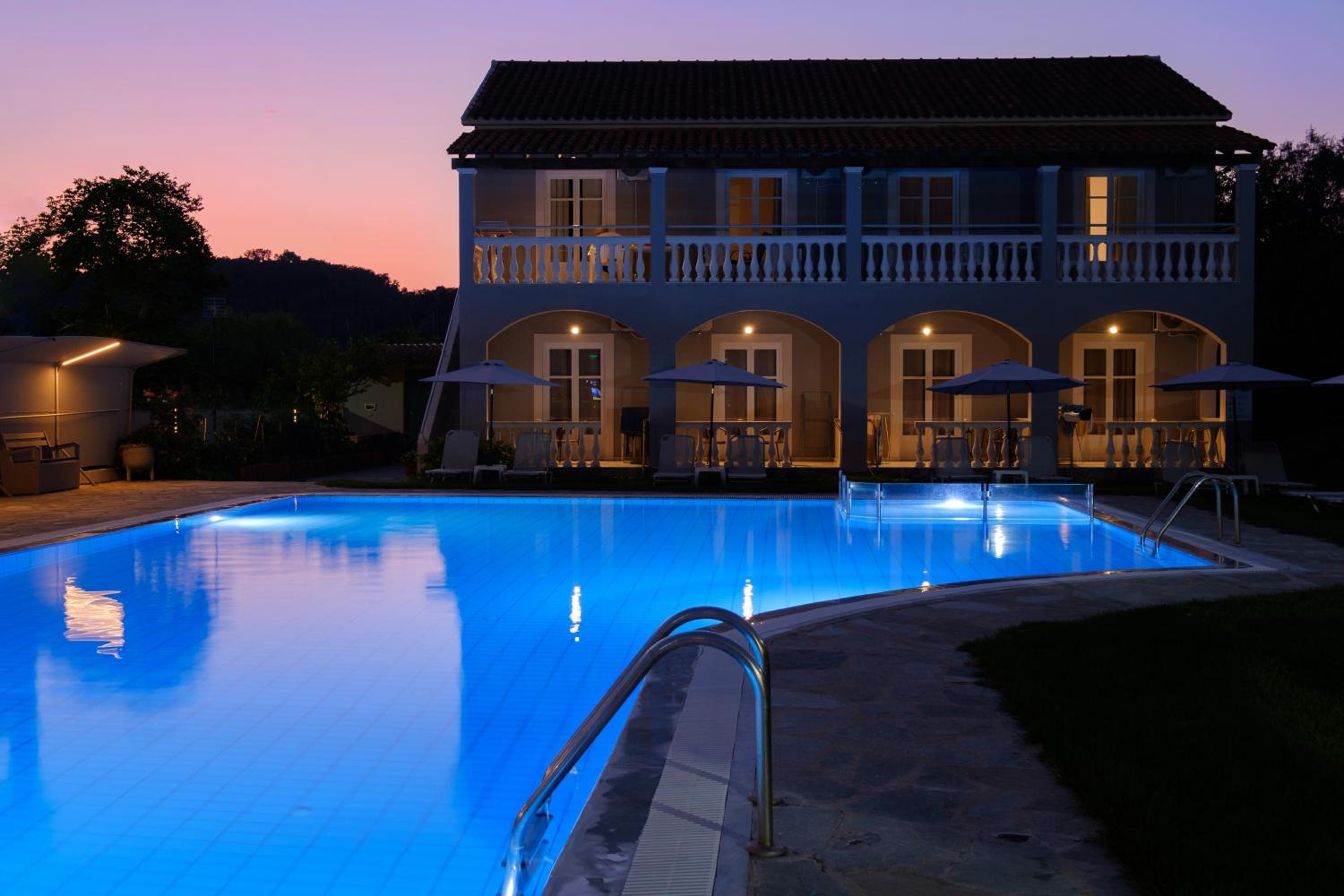 Studio with Pool View photo 2