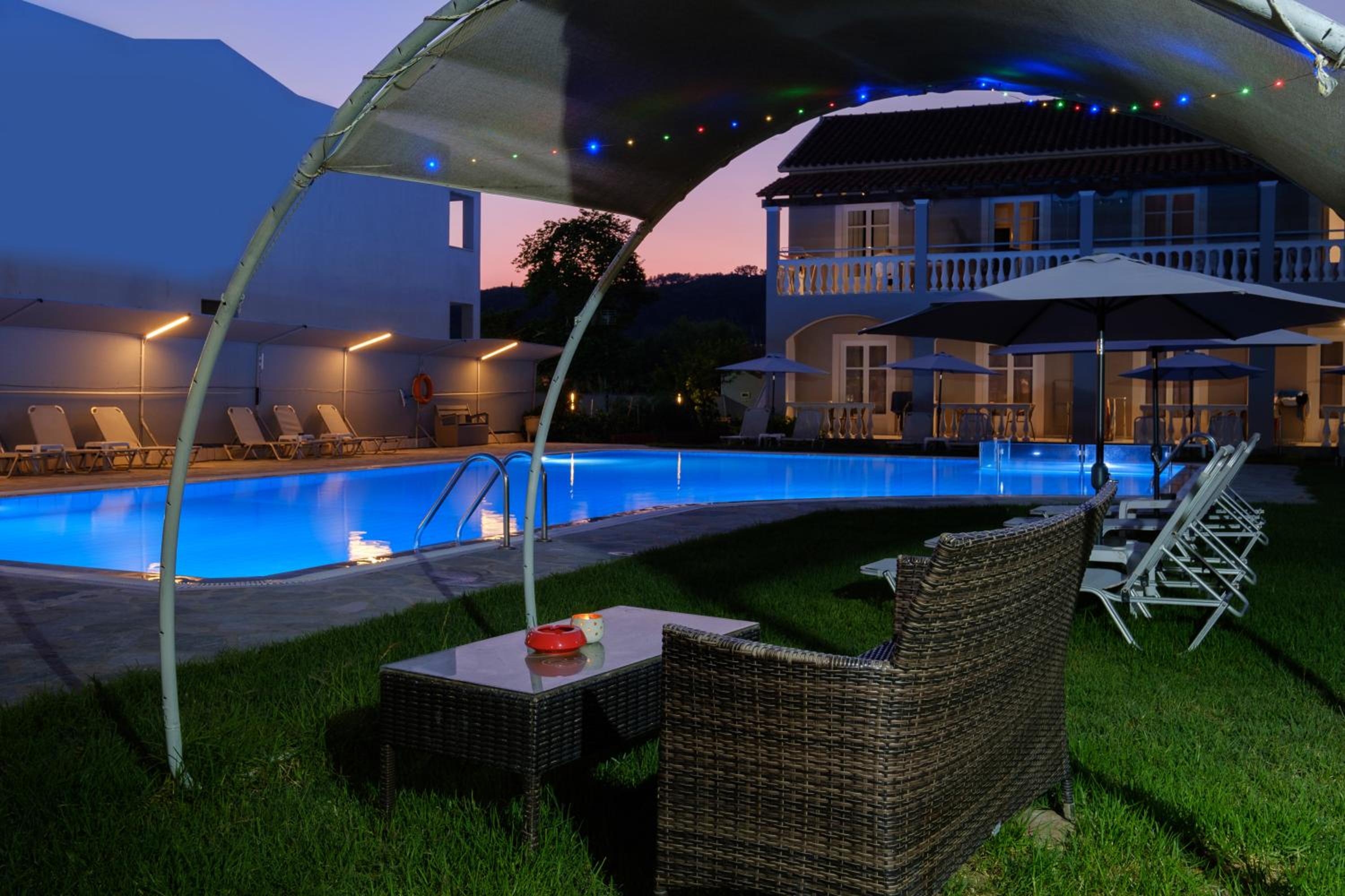 Studio with Pool View photo 3