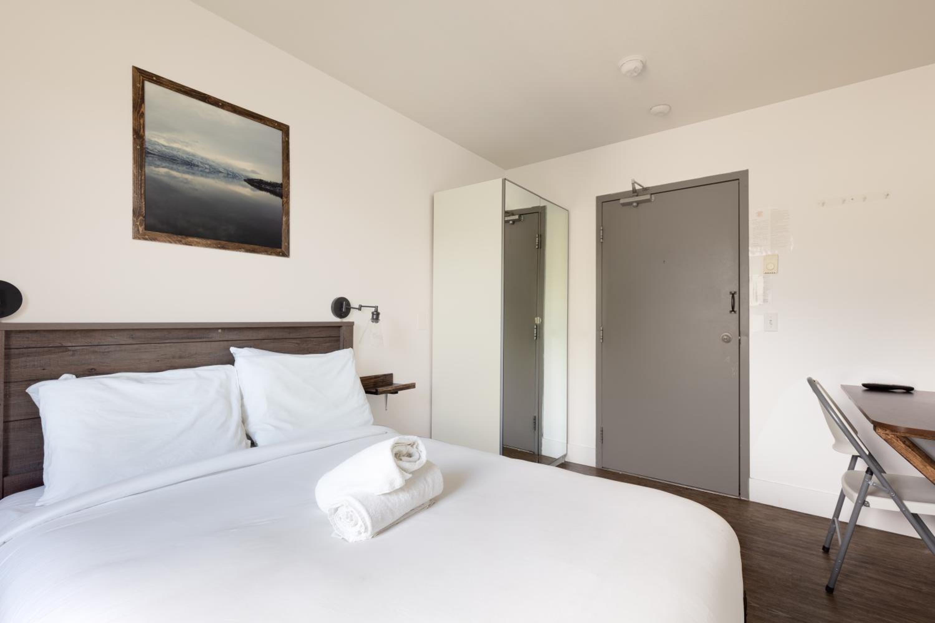 Budget Double Room with Shared Bathroom photo 1