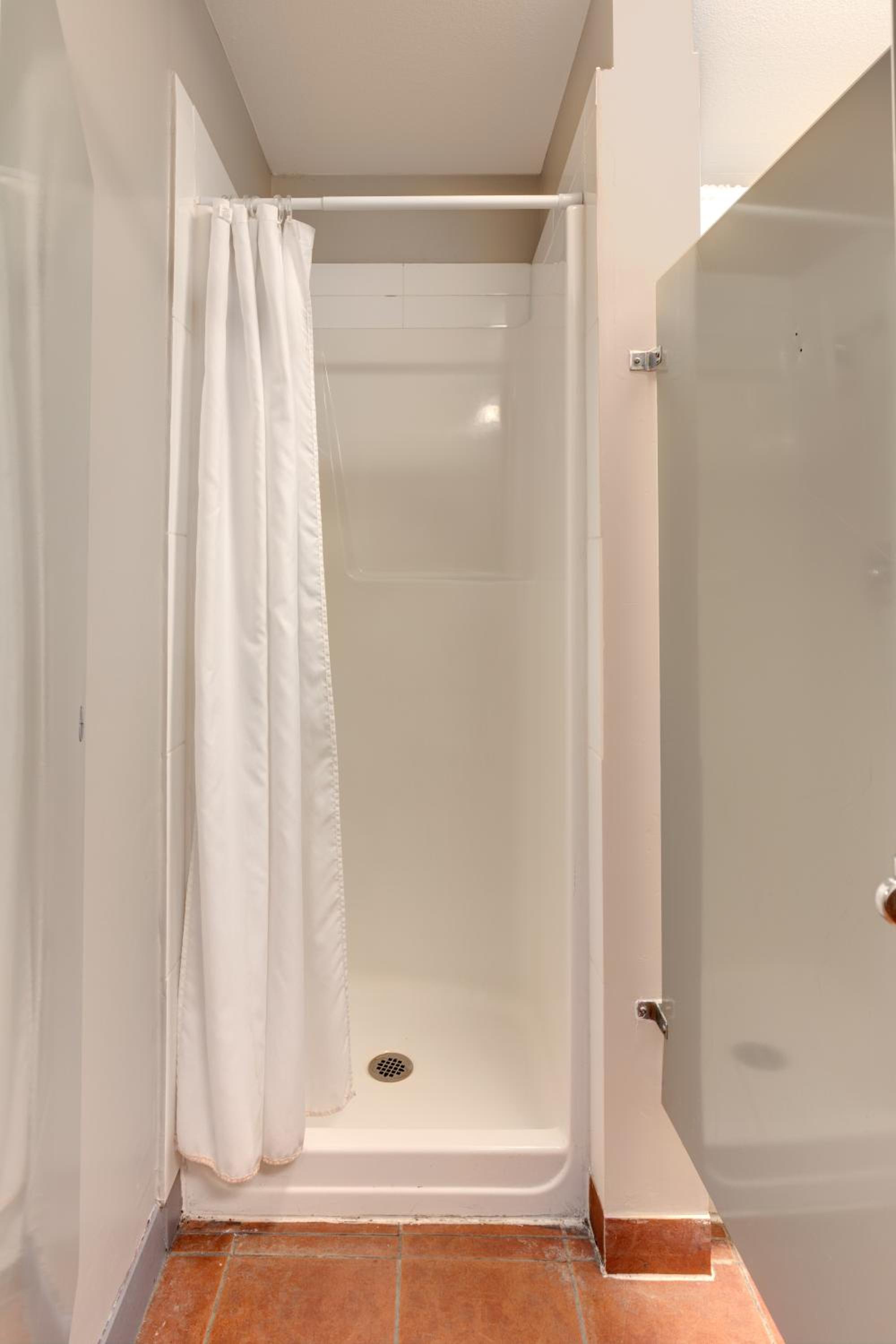 Budget Double Room with Shared Bathroom photo 2