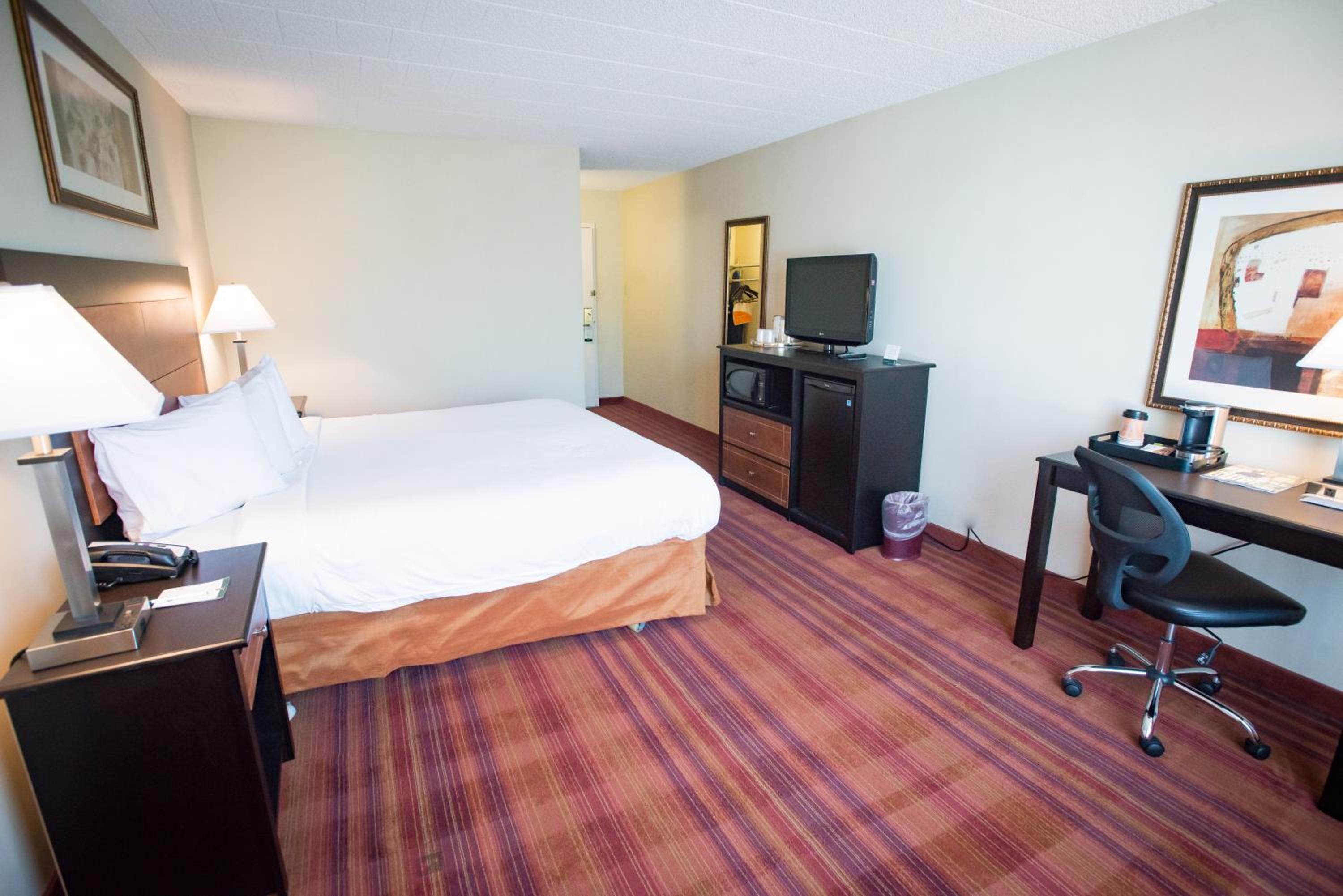 King Room - Accessible/Non-Smoking - Photo 3