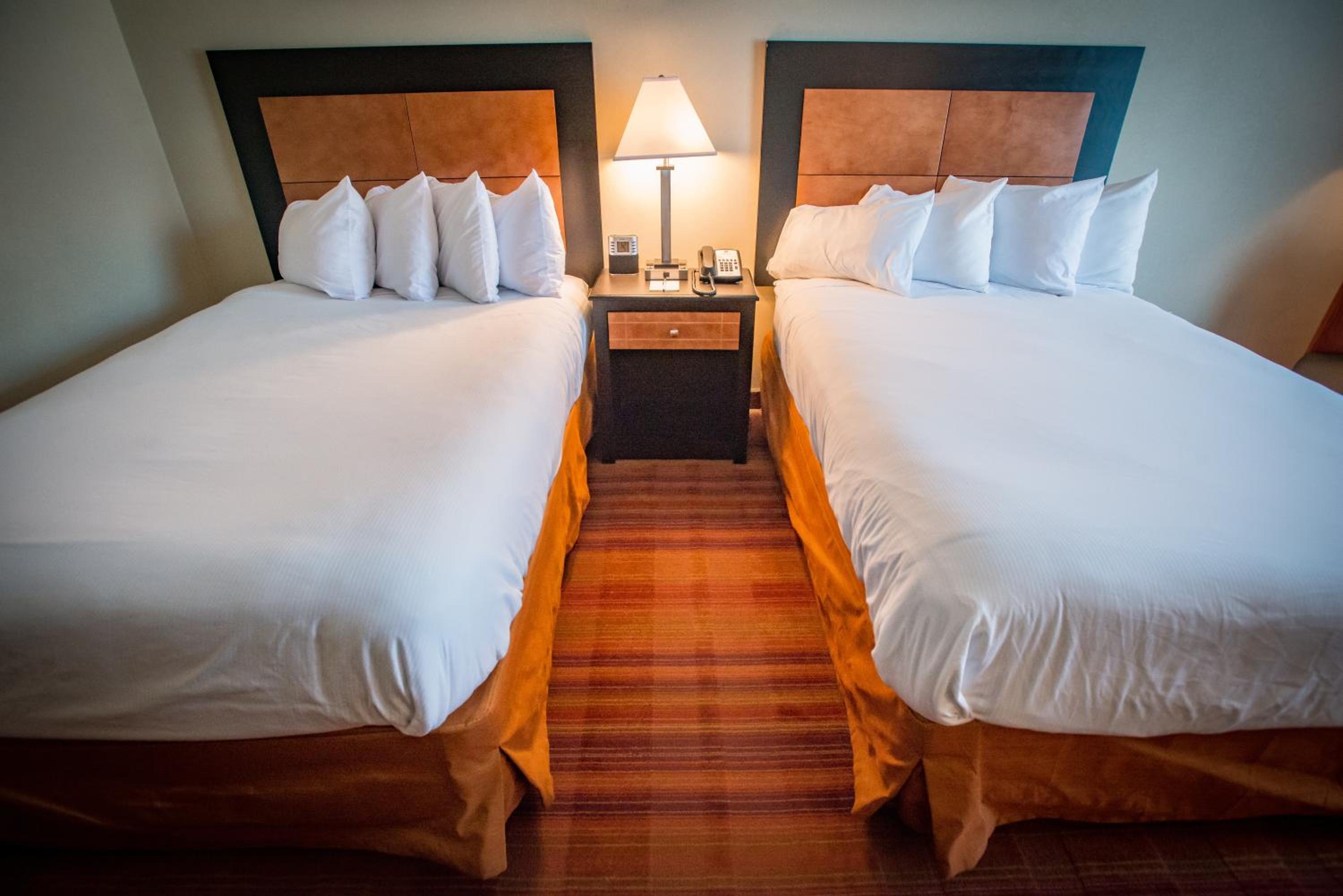 Double Room with Two Double Beds - Accessible/Non-Smoking - Photo 2