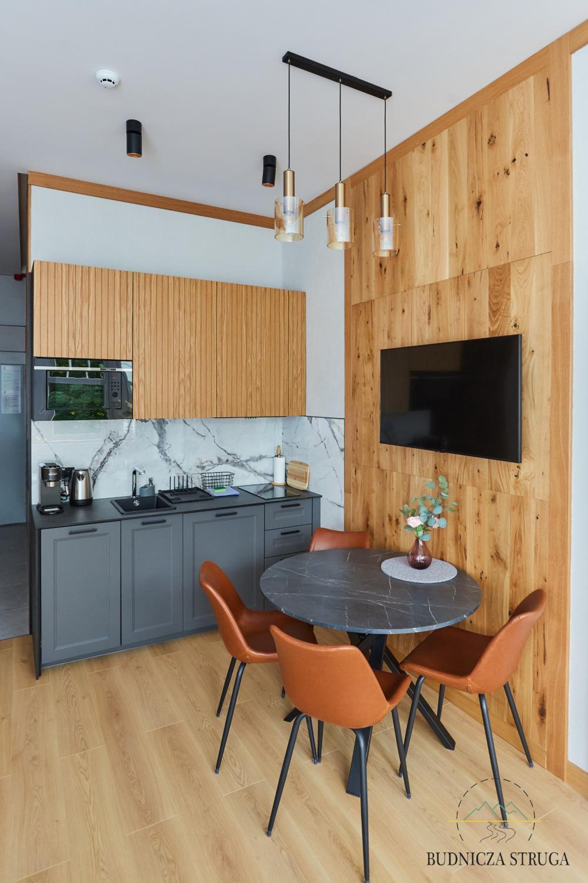 One-Bedroom Apartment - Photo 9