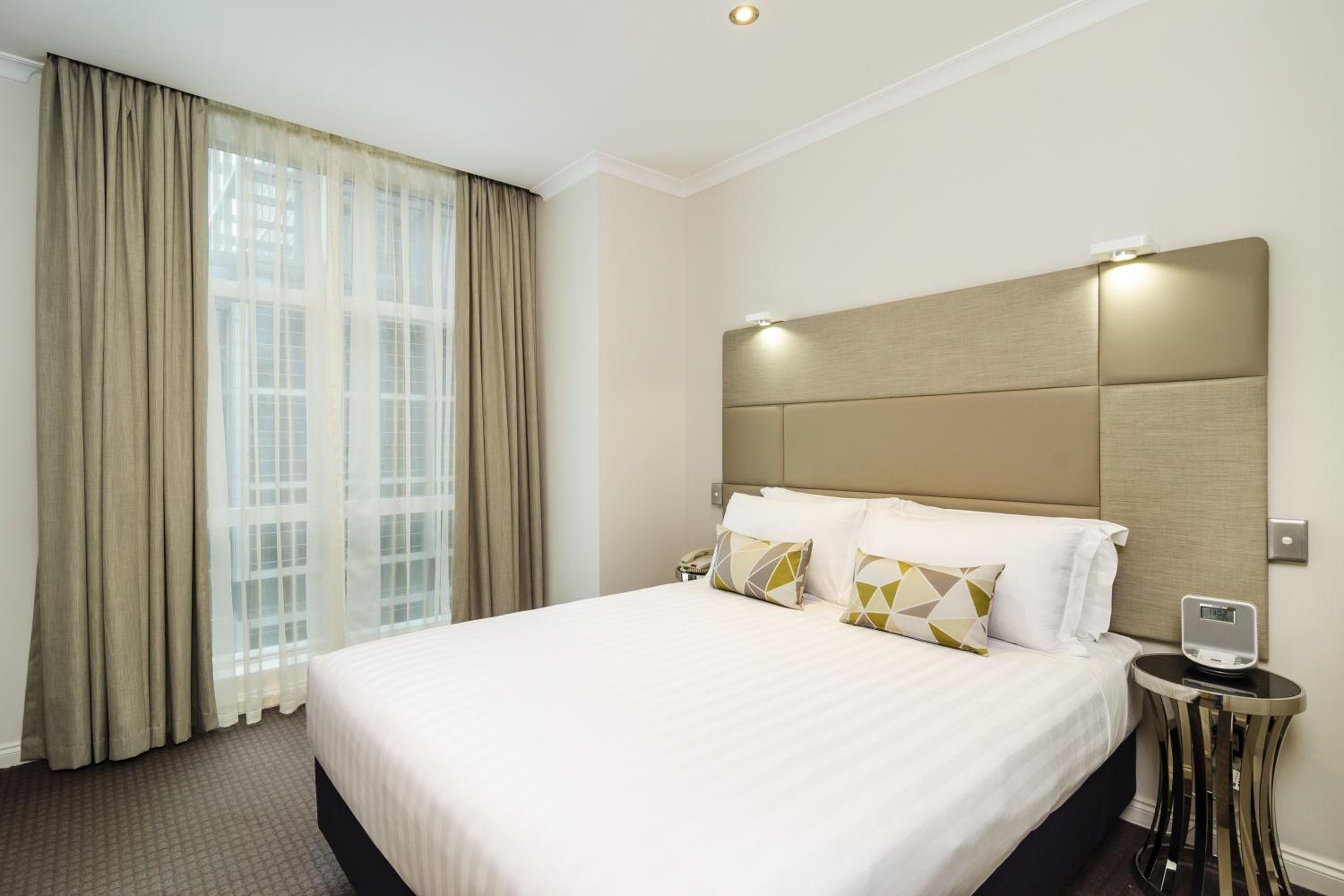 One-Bedroom Suite - Photo 1