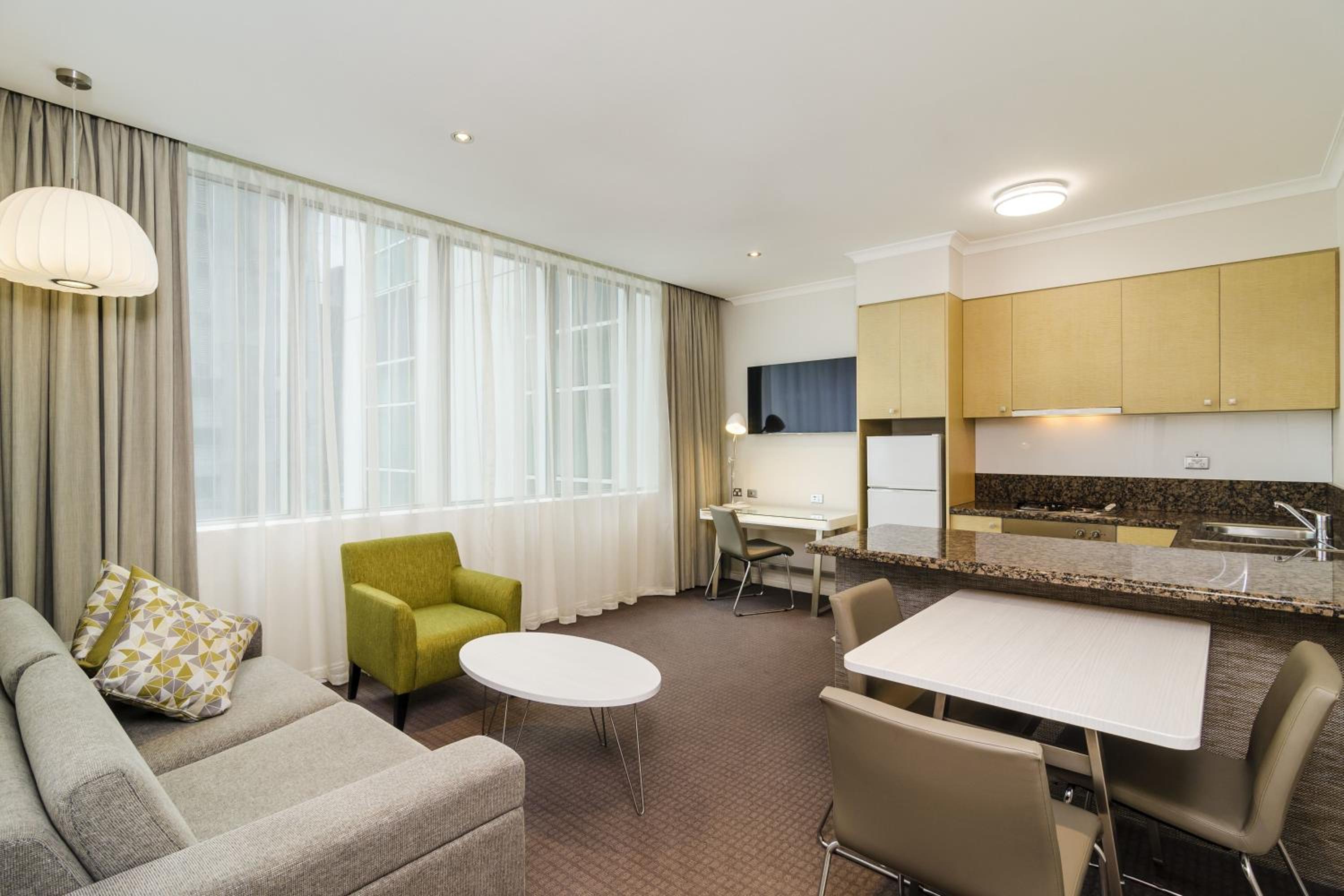 One-Bedroom Suite - Photo 6