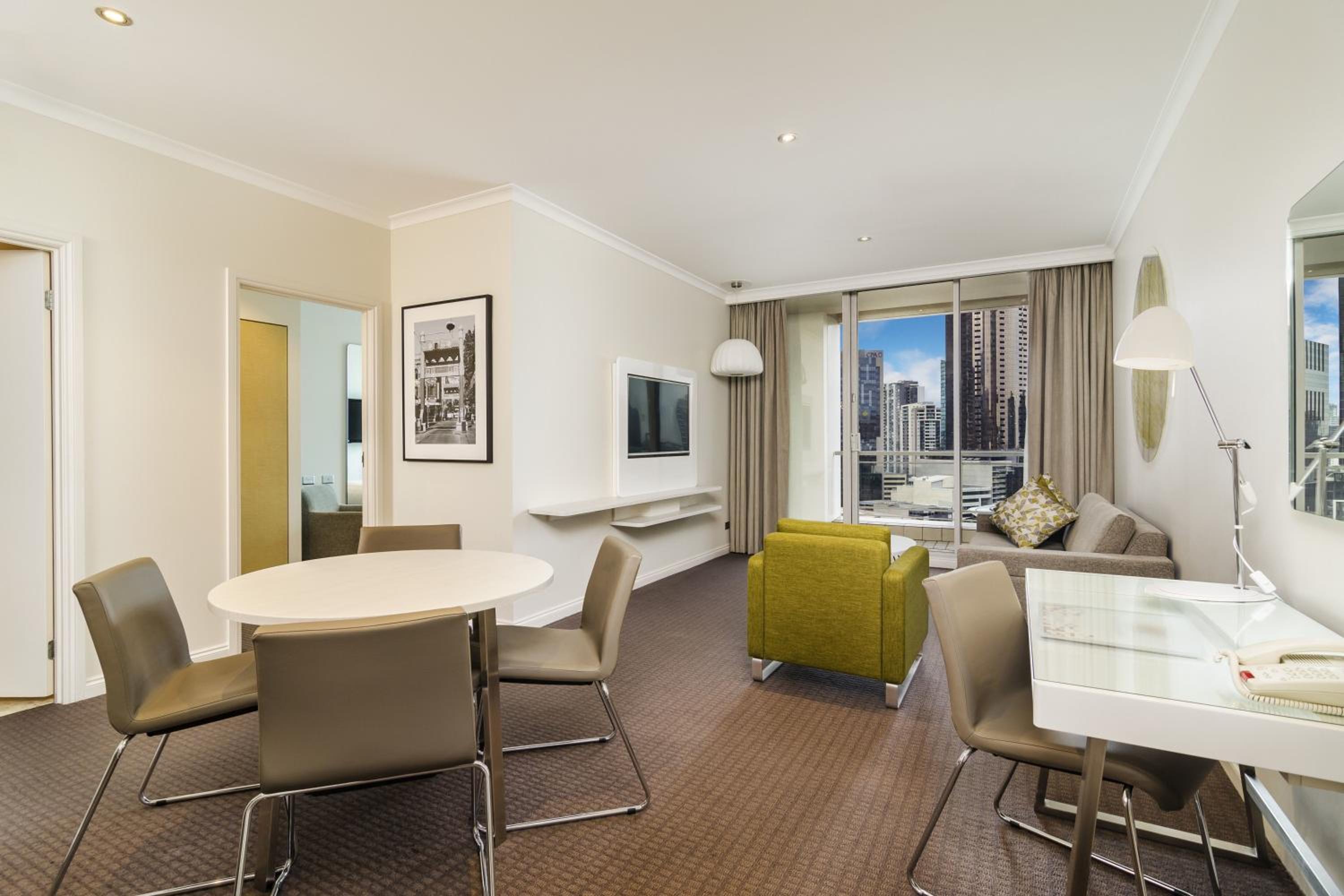 One-Bedroom Suite with River View - Photo 6