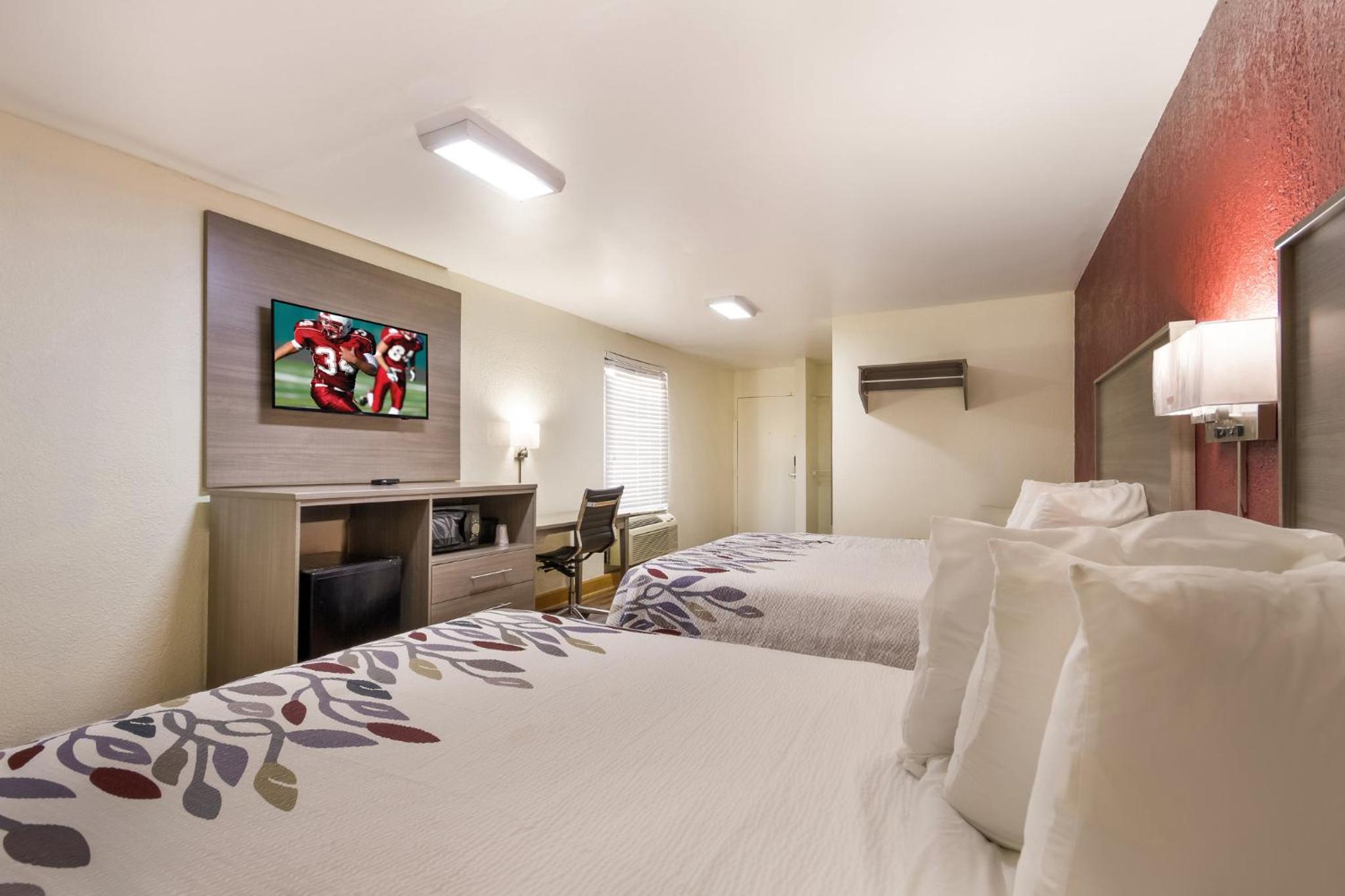 Deluxe Queen Room with Two Queen Beds - Non-Smoking - Photo 1
