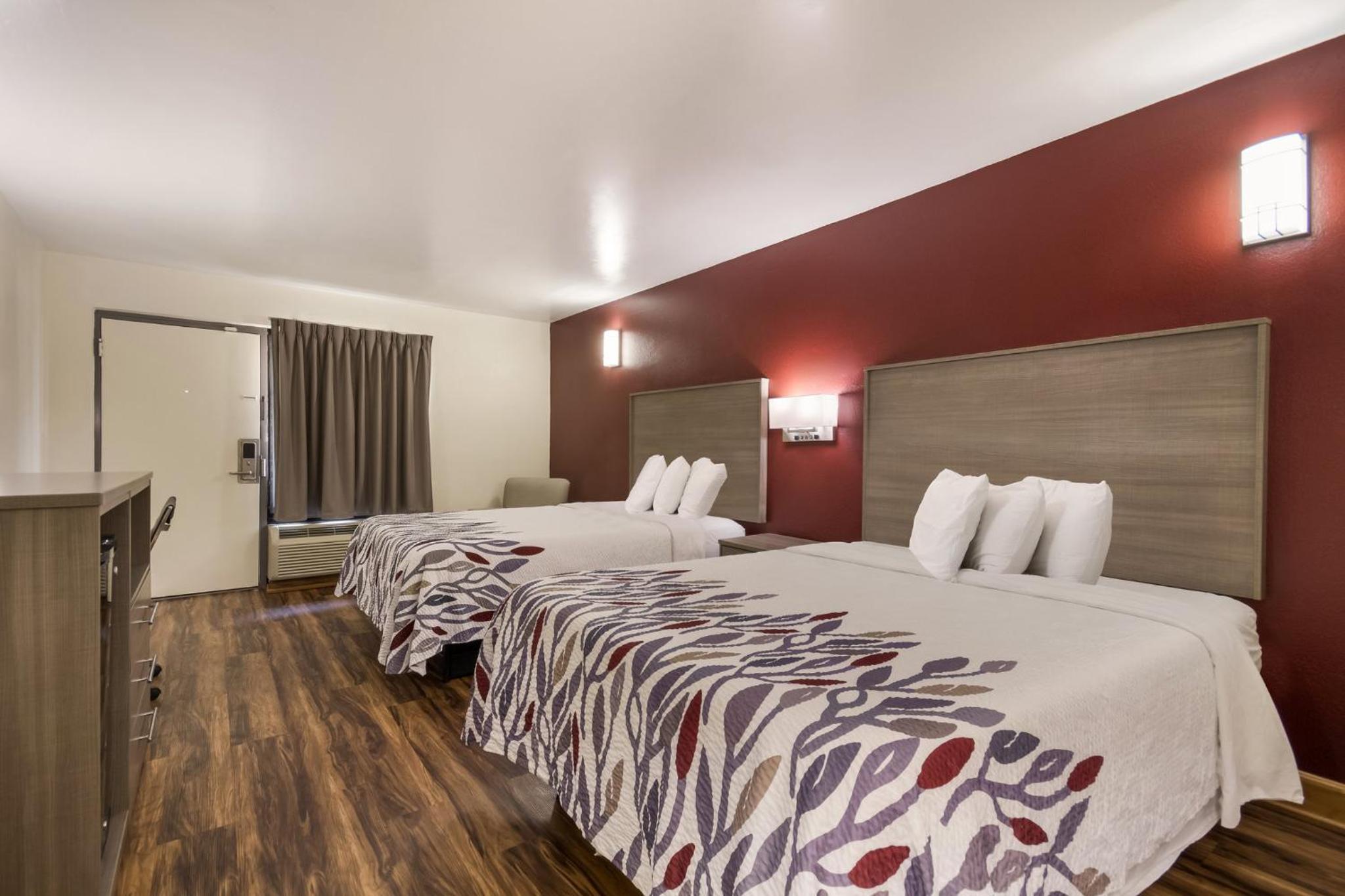  Deluxe Queen Room with Two Queen Beds - Disability Access/Non-Smoking - Photo 2