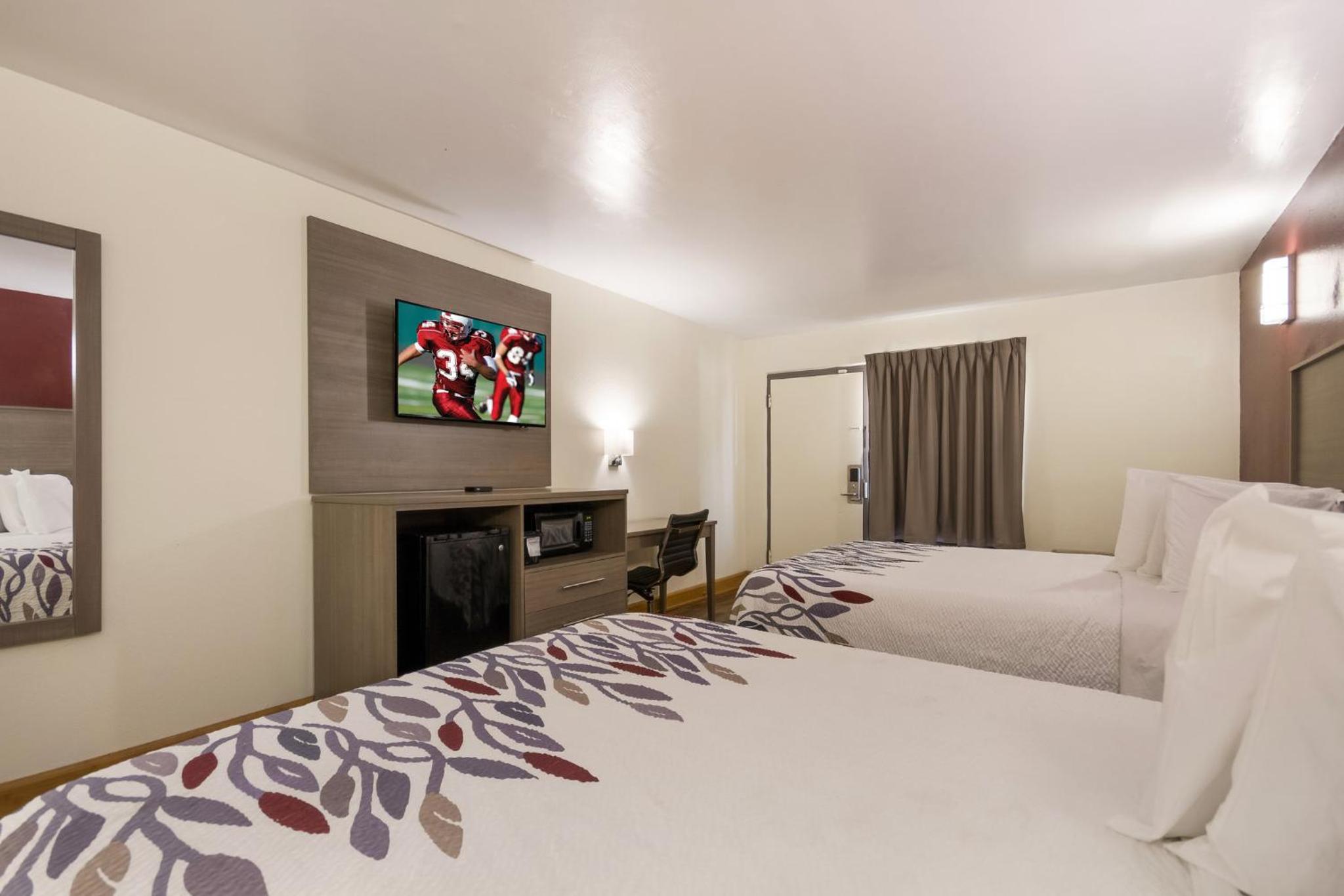  Deluxe Queen Room with Two Queen Beds - Disability Access/Non-Smoking - Photo 5