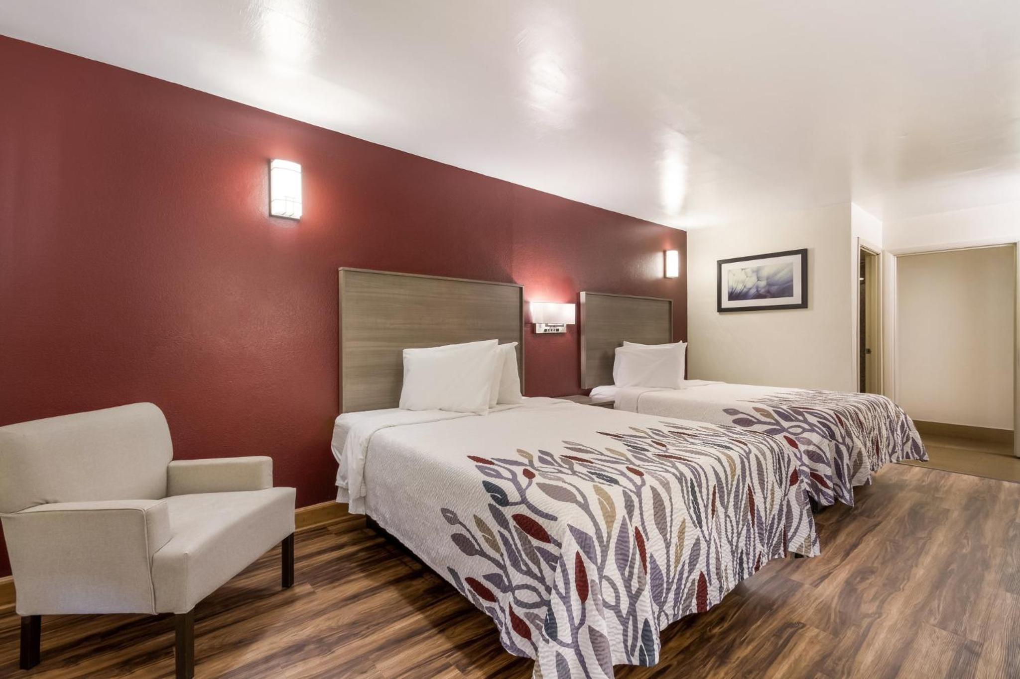  Deluxe Queen Room with Two Queen Beds - Disability Access/Non-Smoking - Photo 4