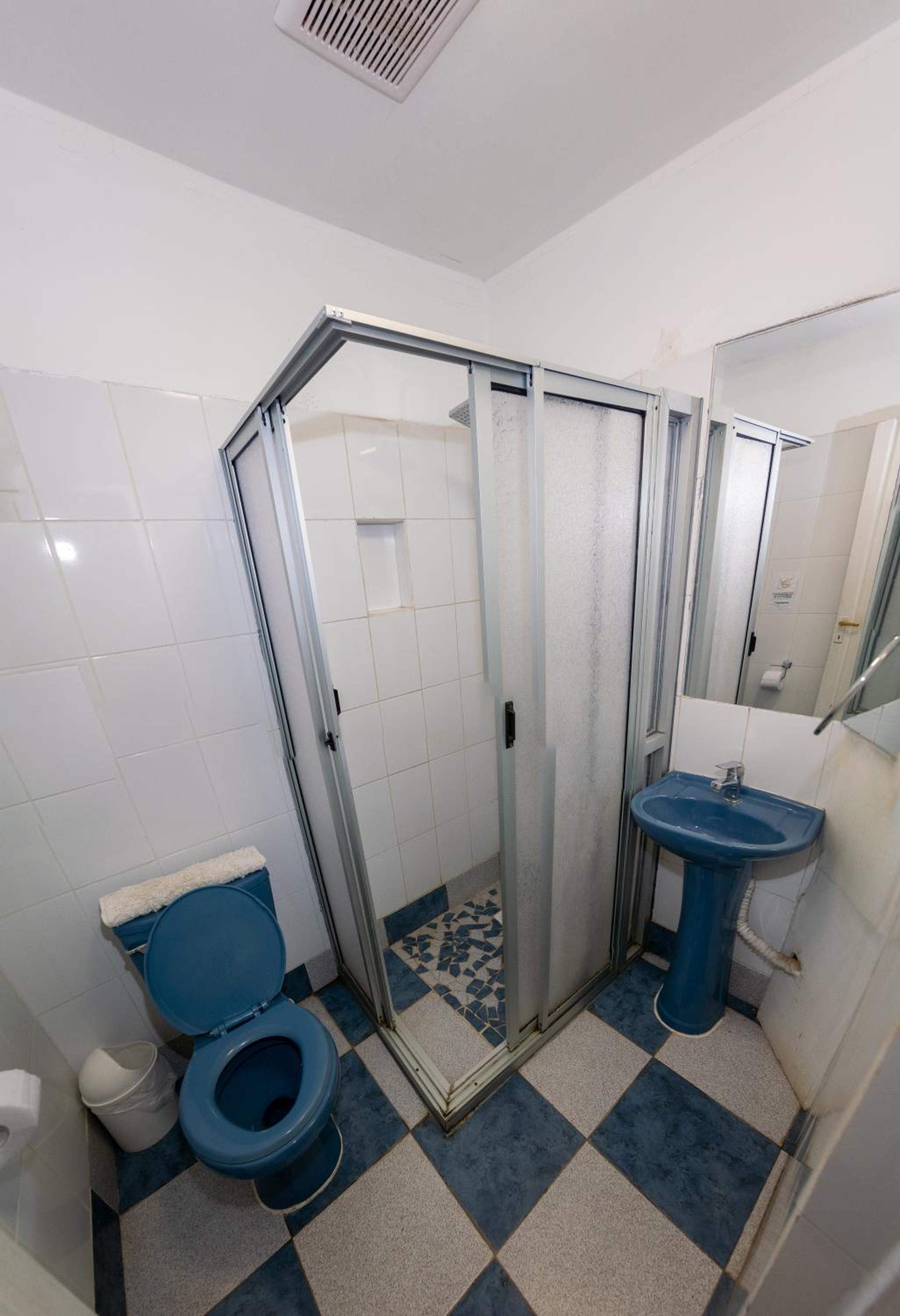 Quadruple Room with Private Bathroom photo 3
