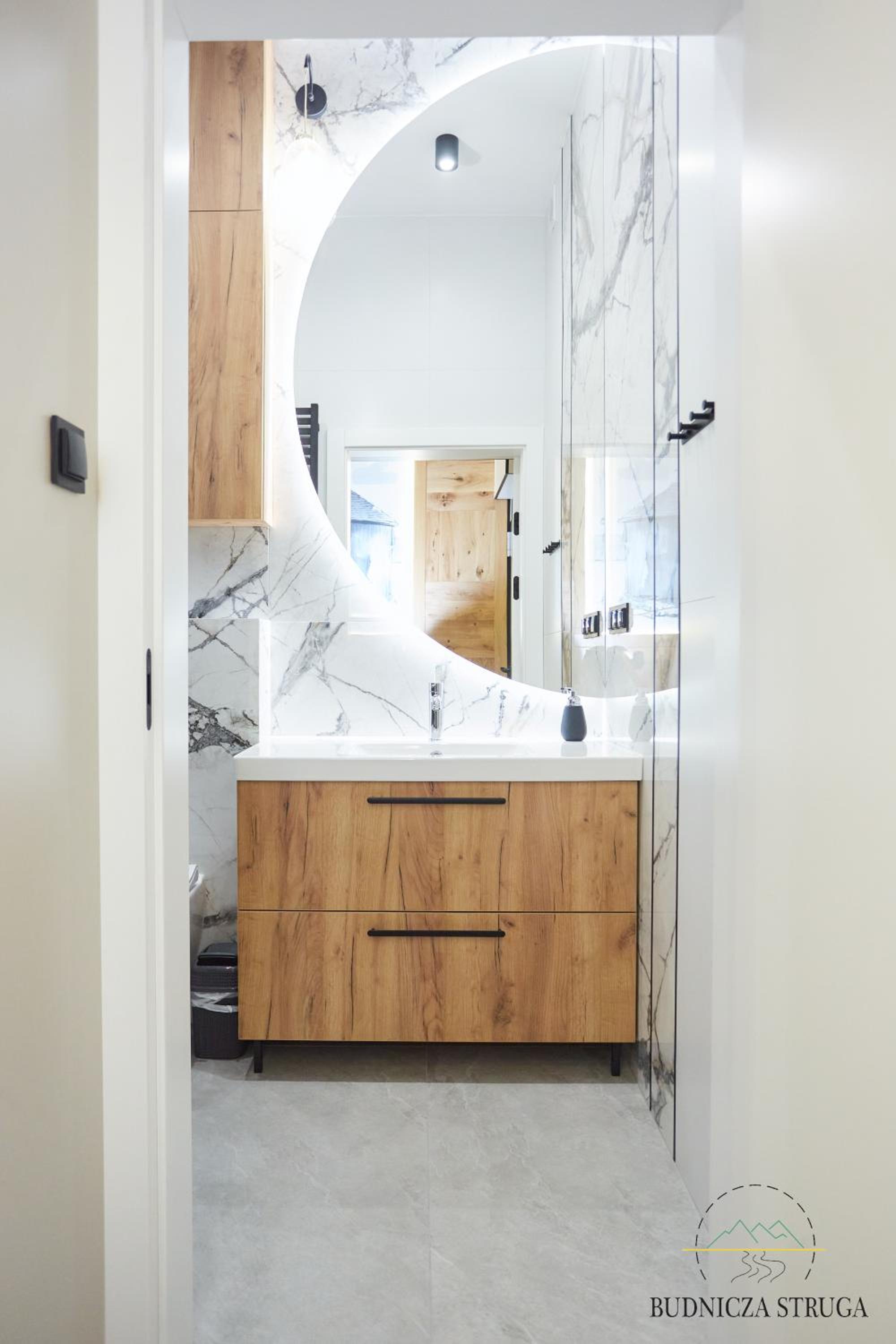 One-Bedroom Apartment - Photo 21