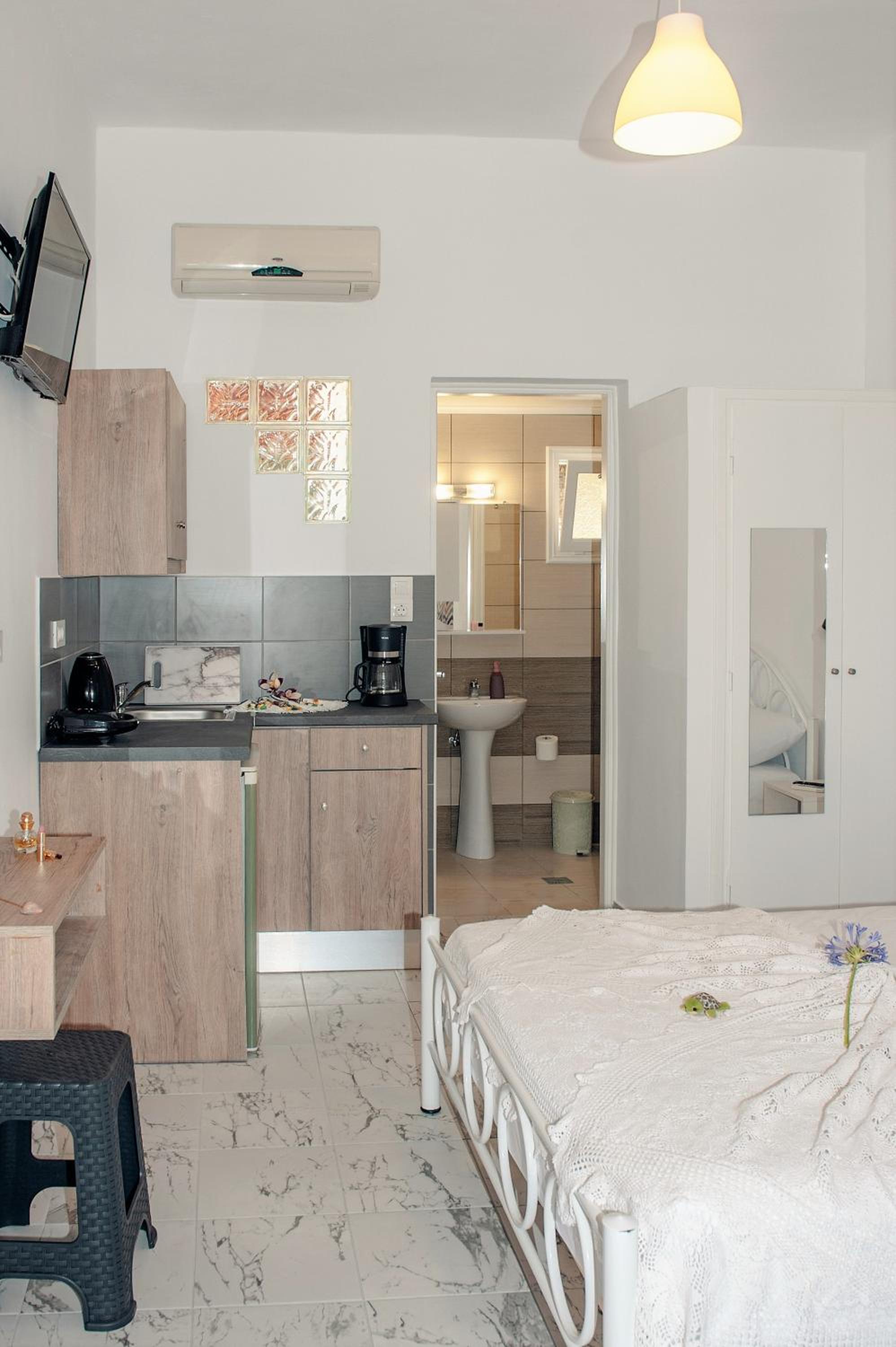 Small Double Room photo 1