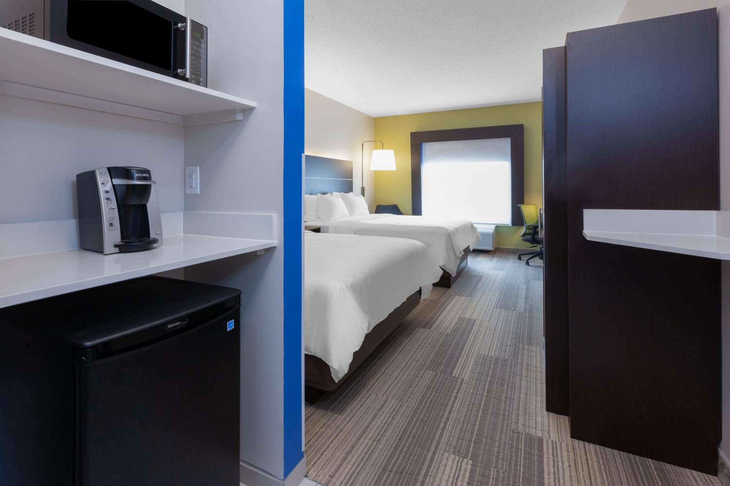 Standard Queen Room with Two Queen Beds - Photo 1
